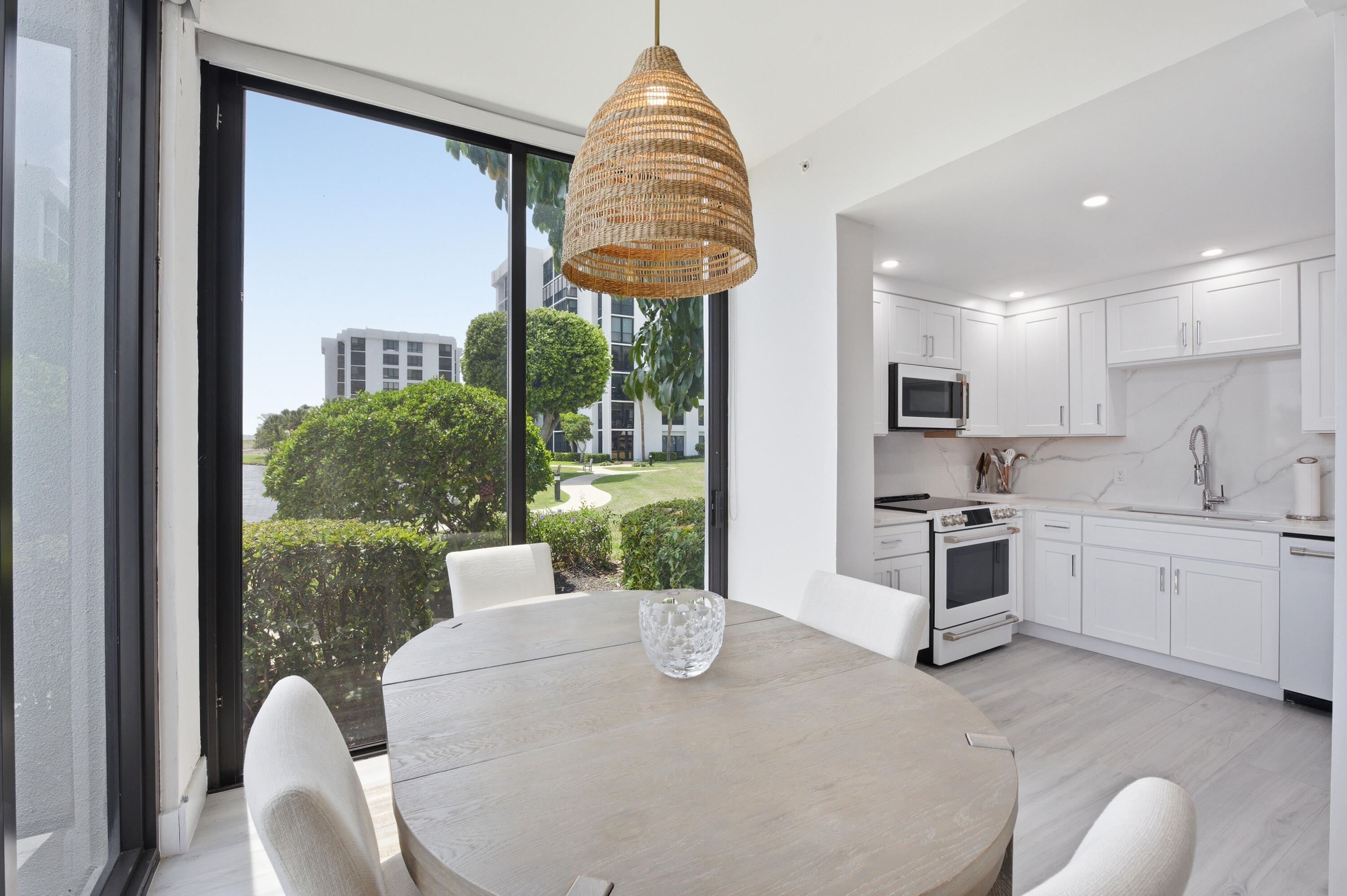 7768 Lakeside #515, Boca Raton FL 33434