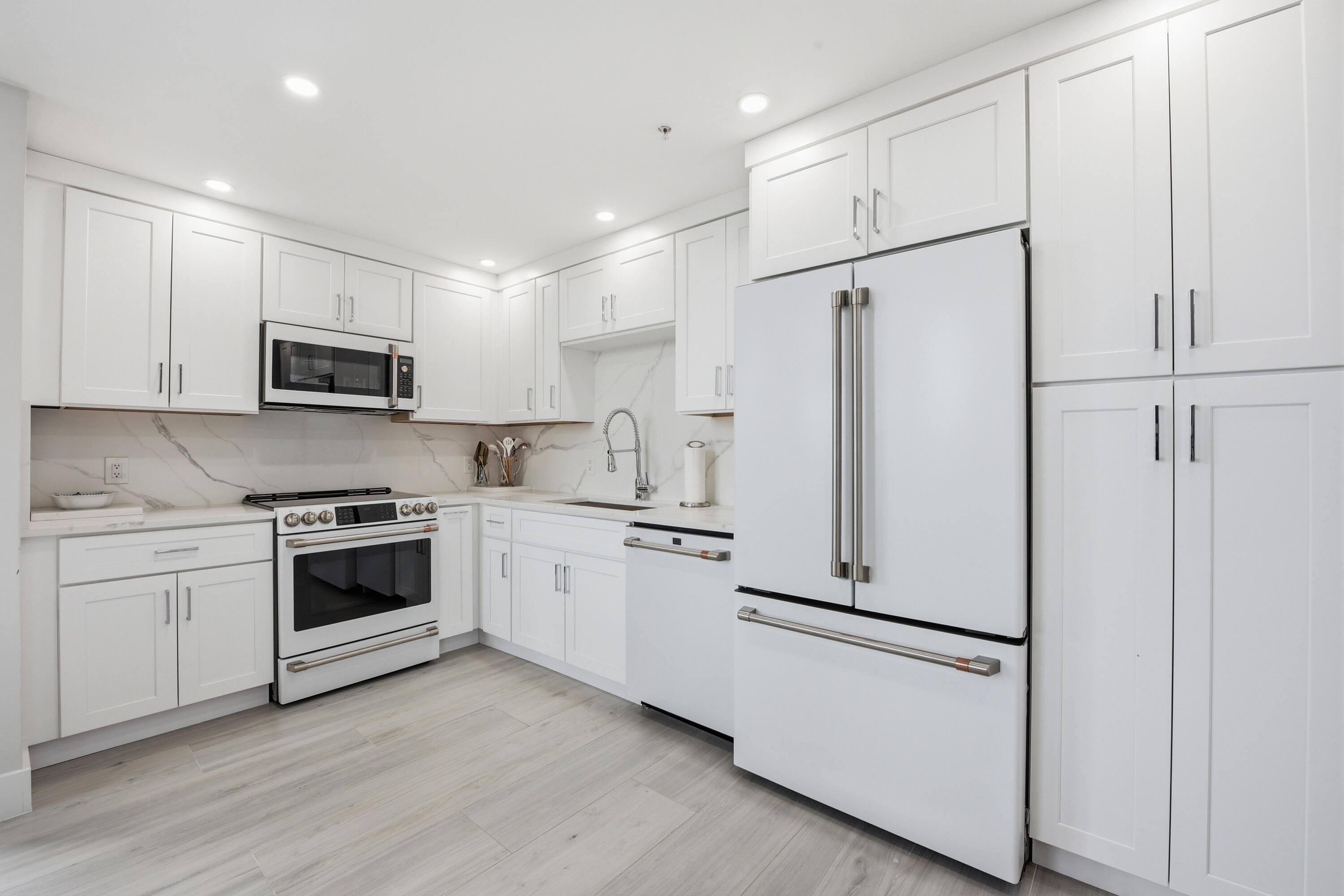7768 Lakeside #515, Boca Raton FL 33434