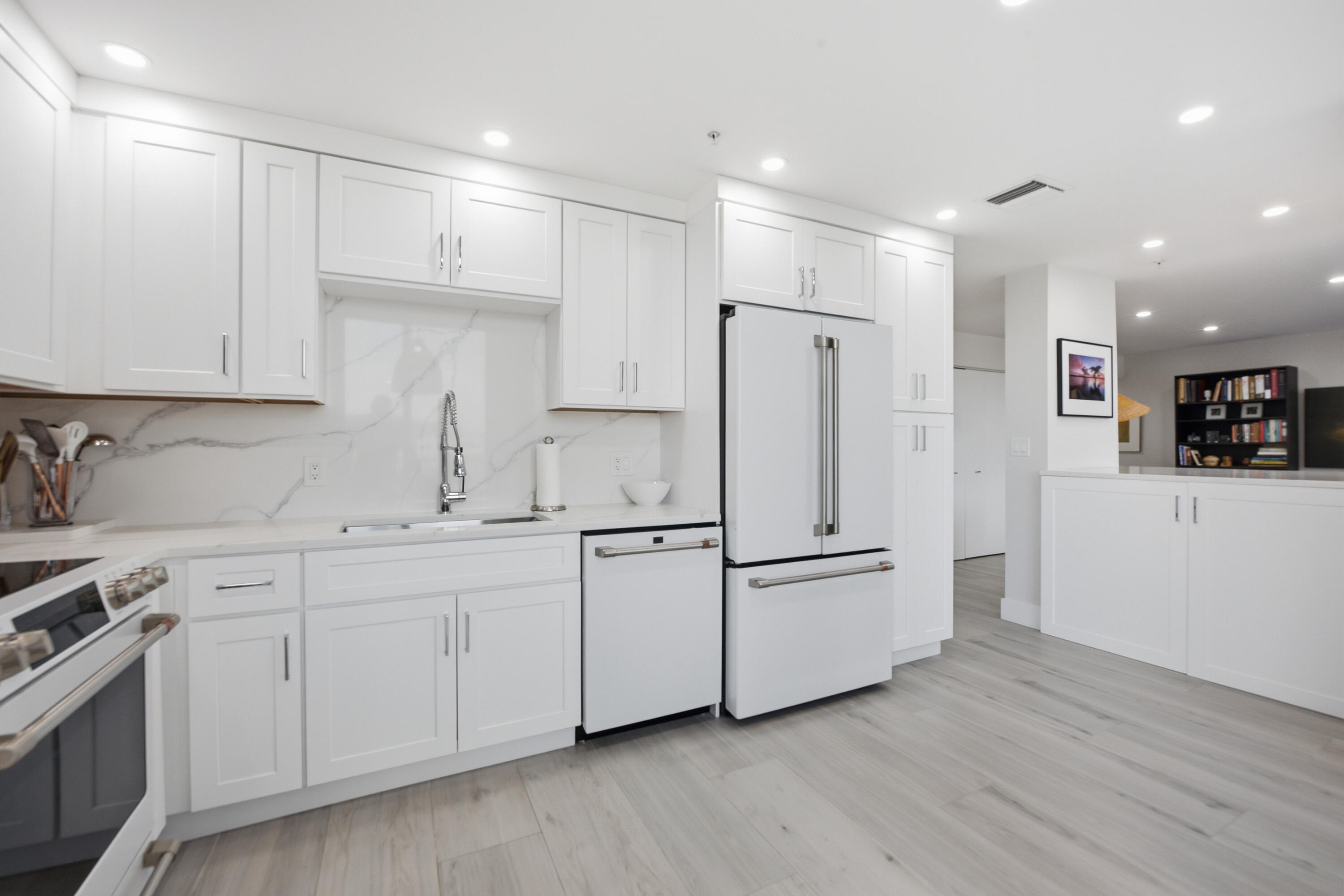 7768 Lakeside #515, Boca Raton FL 33434