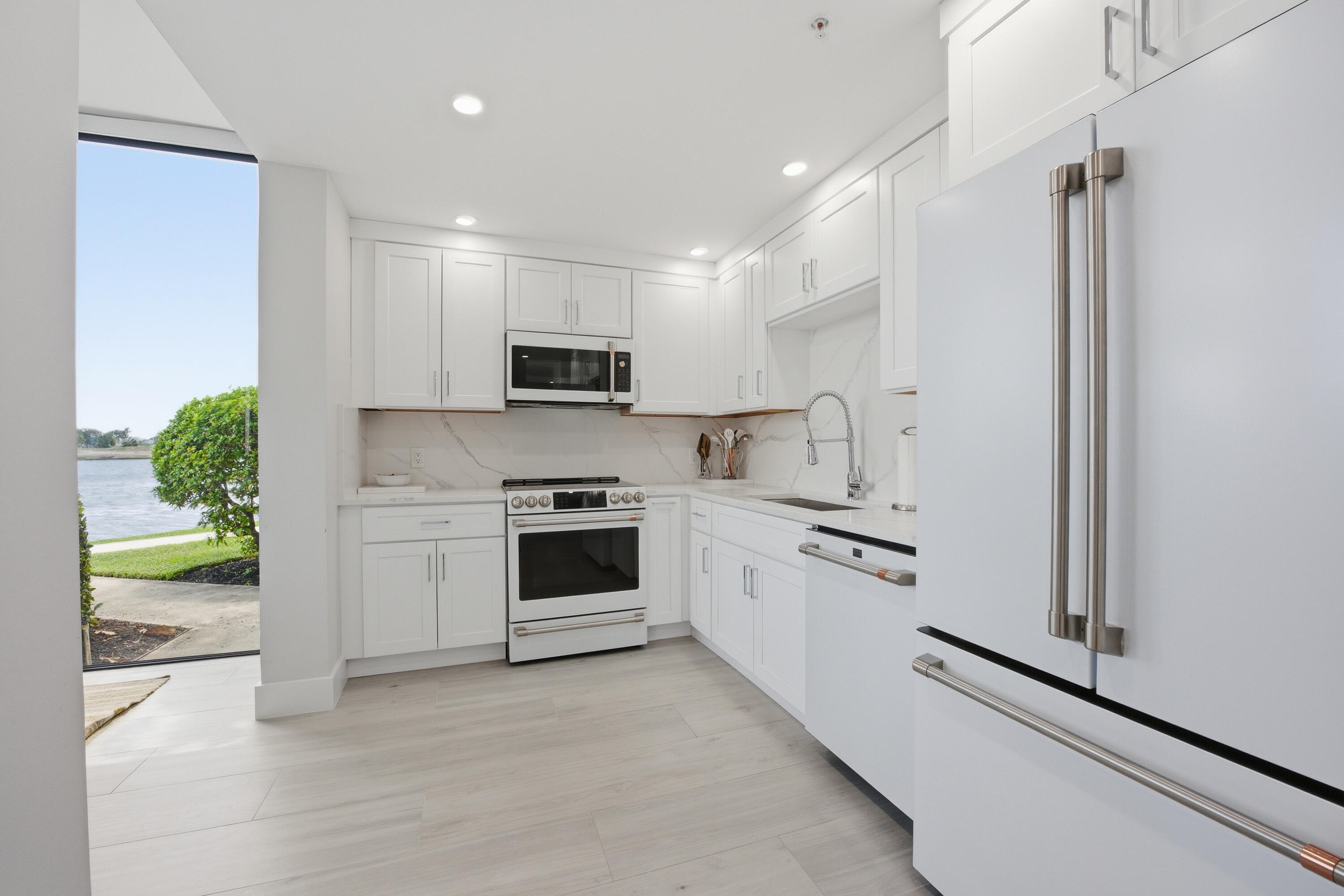 7768 Lakeside #515, Boca Raton FL 33434