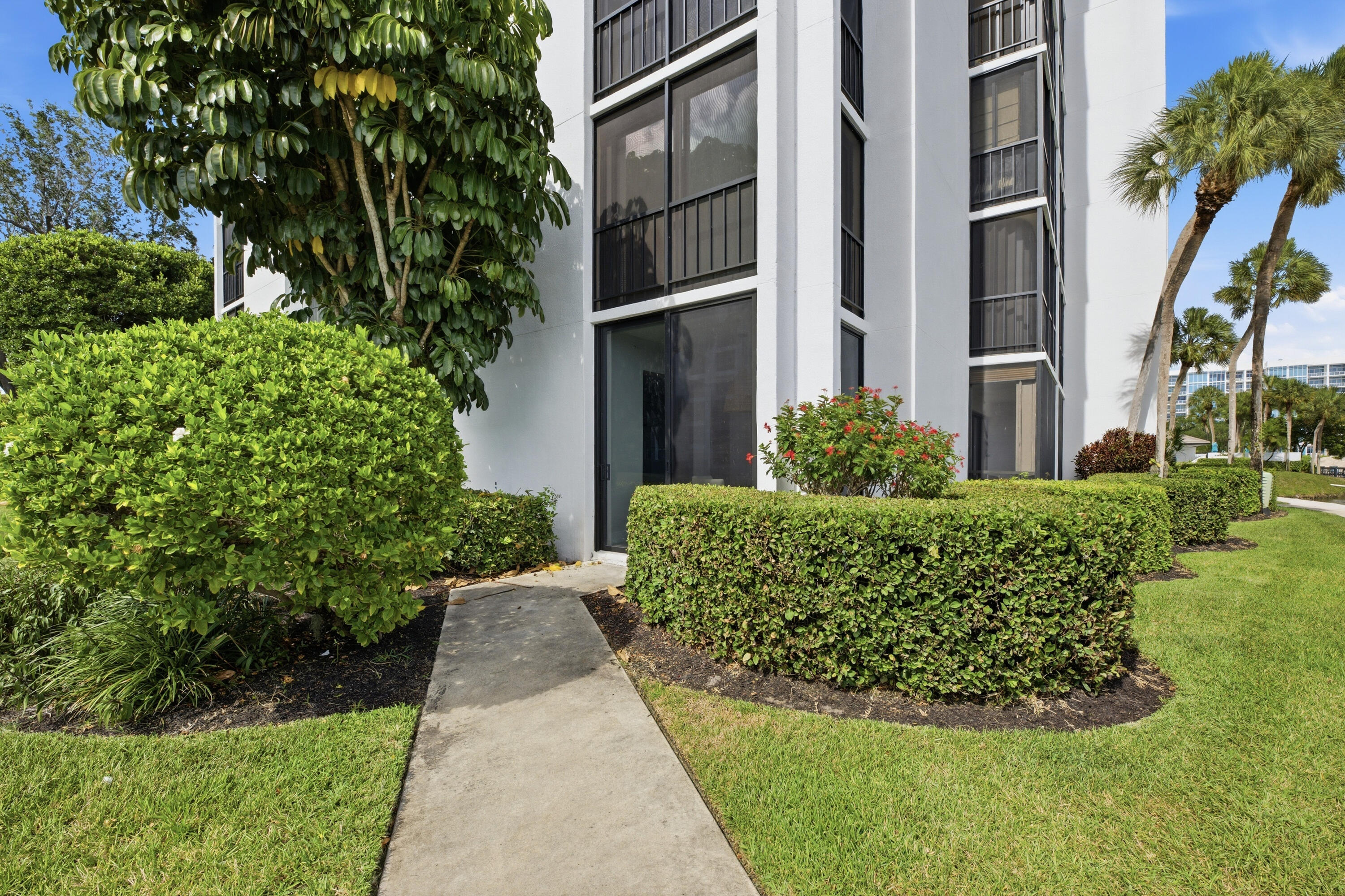 7768 Lakeside #515, Boca Raton FL 33434