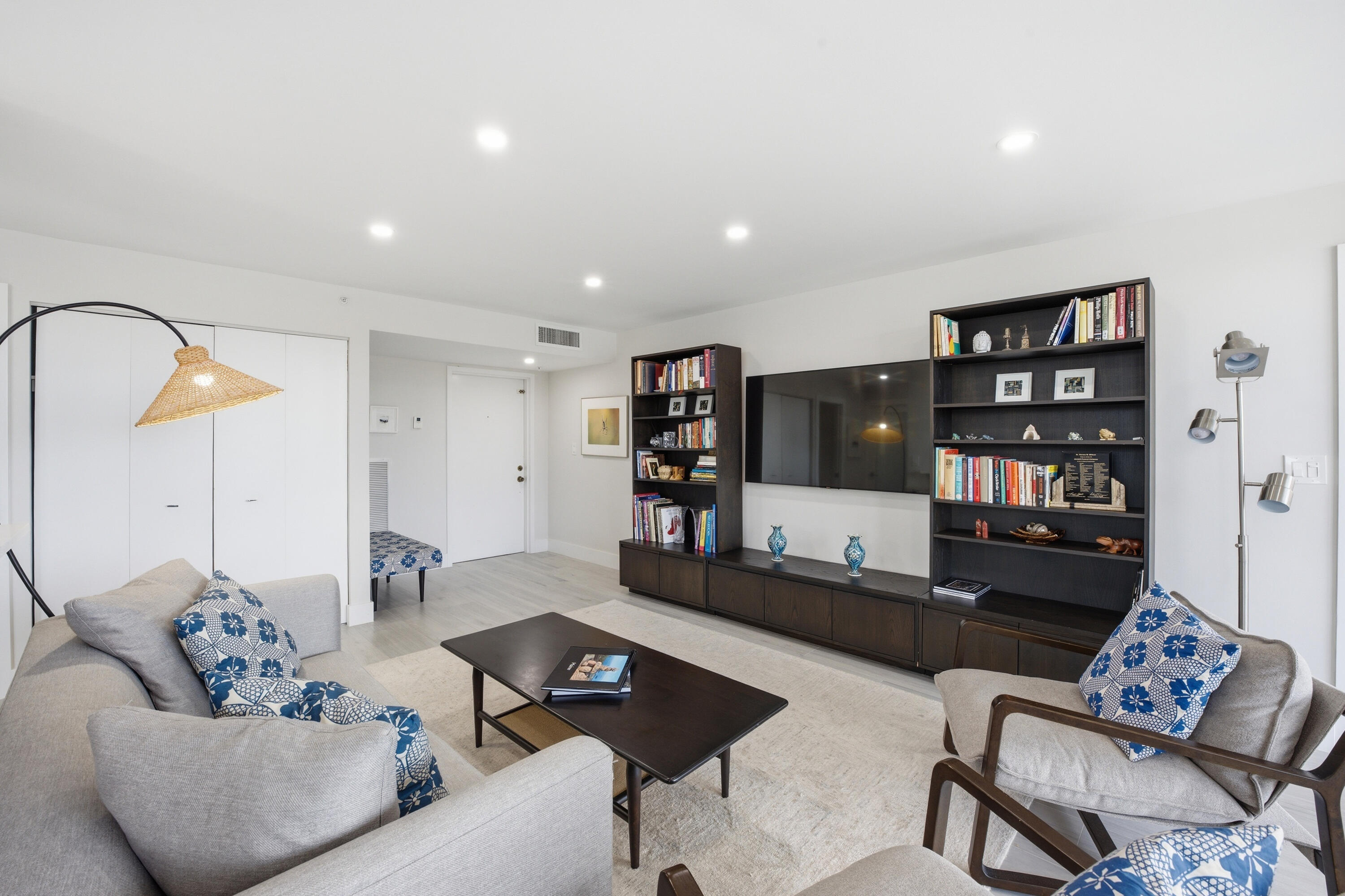 7768 Lakeside #515, Boca Raton FL 33434