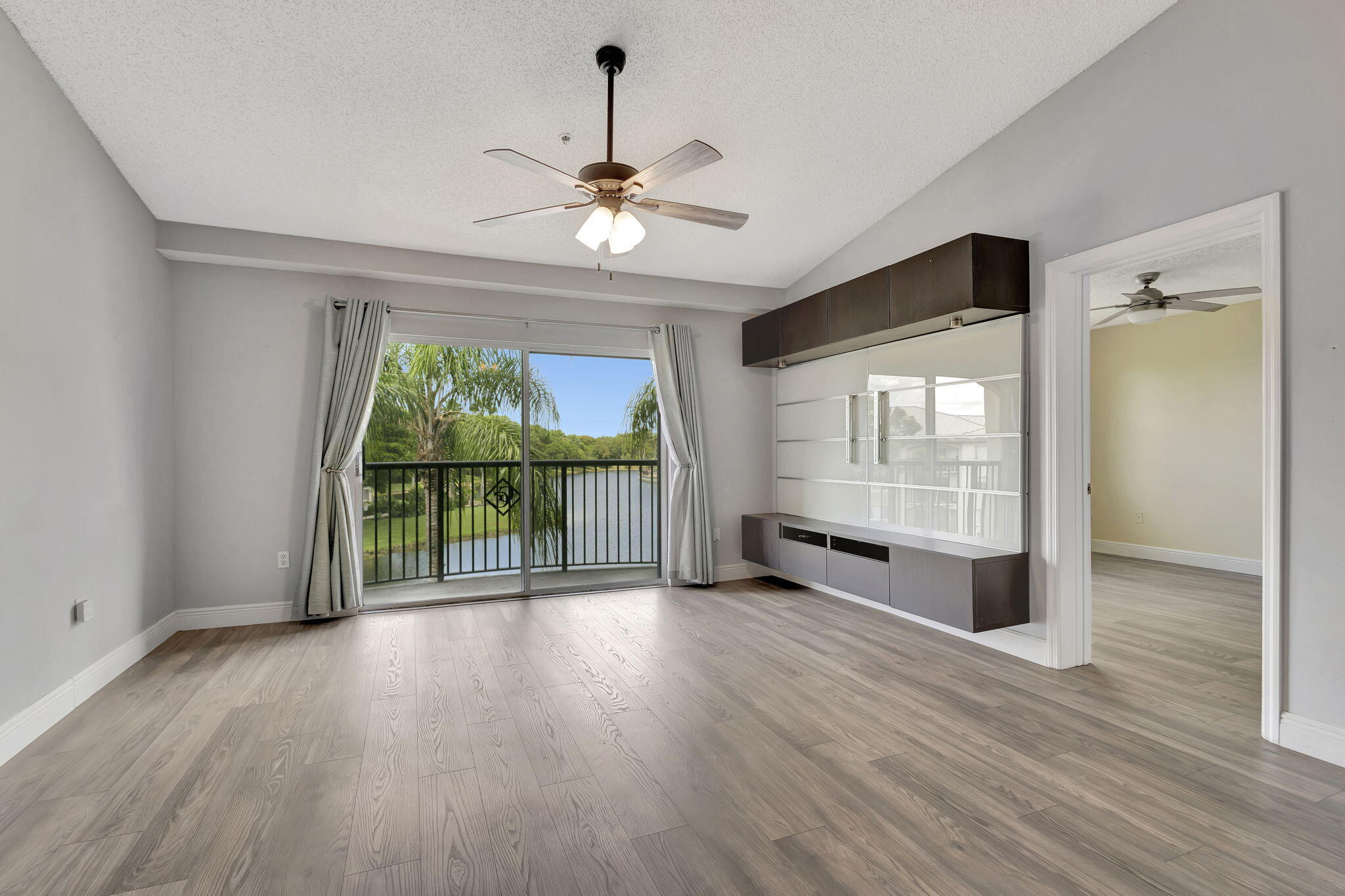 600 N Crestwood Ct #609, Royal Palm Beach FL 33411