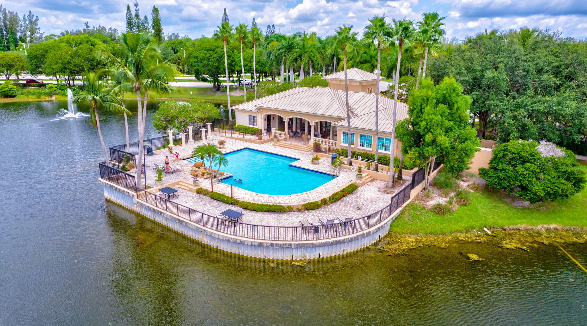 600 N Crestwood Ct #609, Royal Palm Beach FL 33411