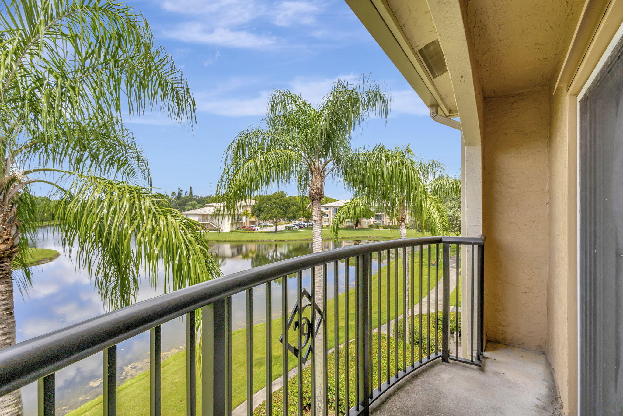 600 N Crestwood Ct #609, Royal Palm Beach FL 33411