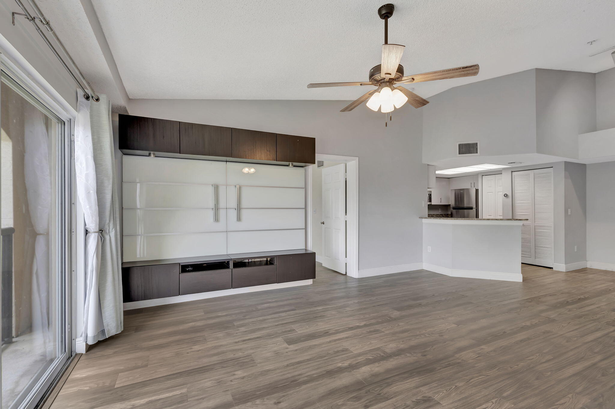 600 N Crestwood Ct #609, Royal Palm Beach FL 33411