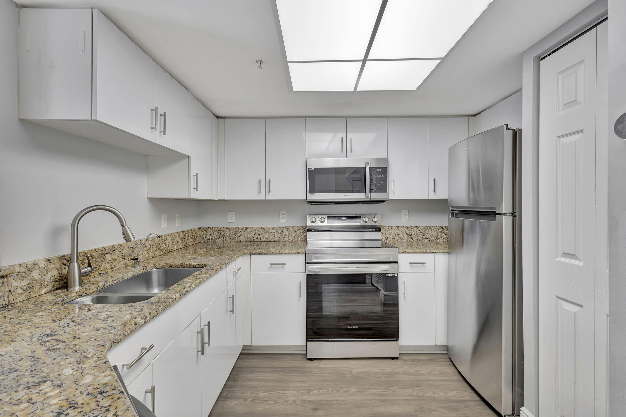 600 N Crestwood Ct #609, Royal Palm Beach FL 33411