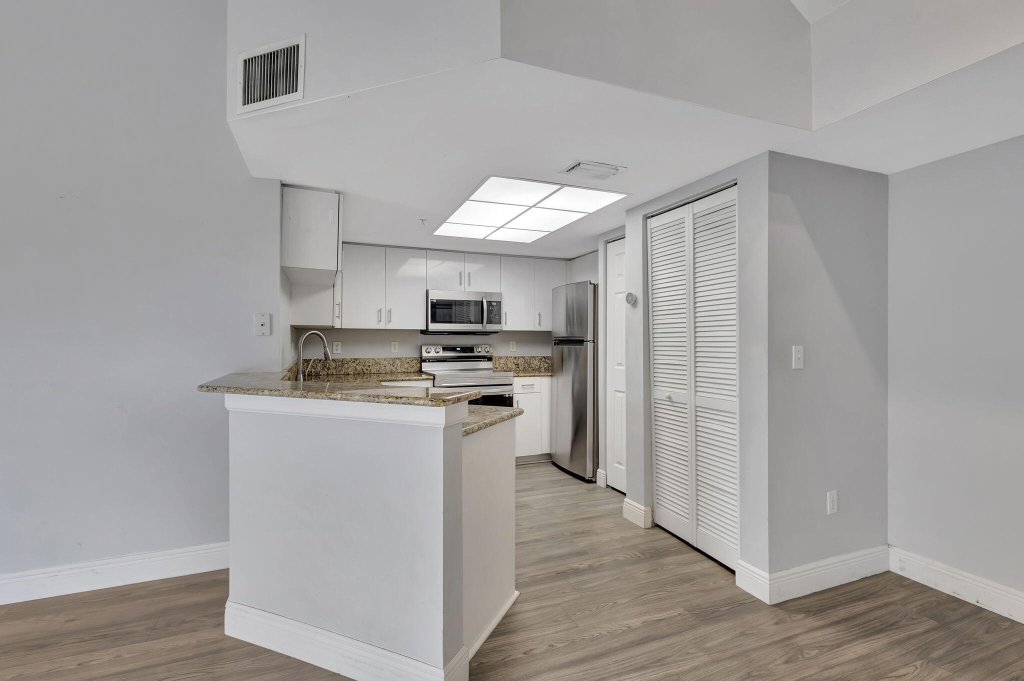 600 N Crestwood Ct #609, Royal Palm Beach FL 33411