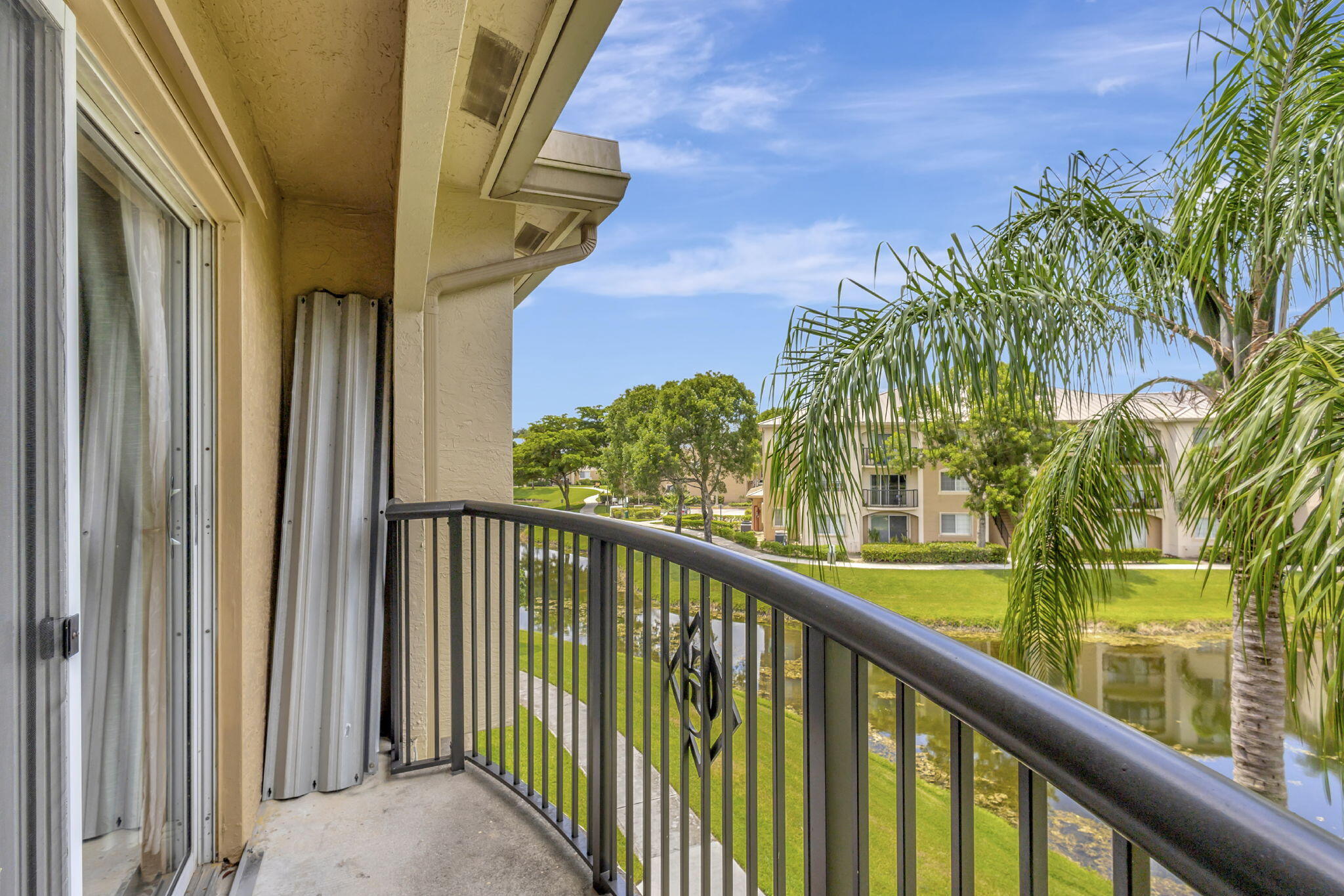 600 N Crestwood Ct #609, Royal Palm Beach FL 33411