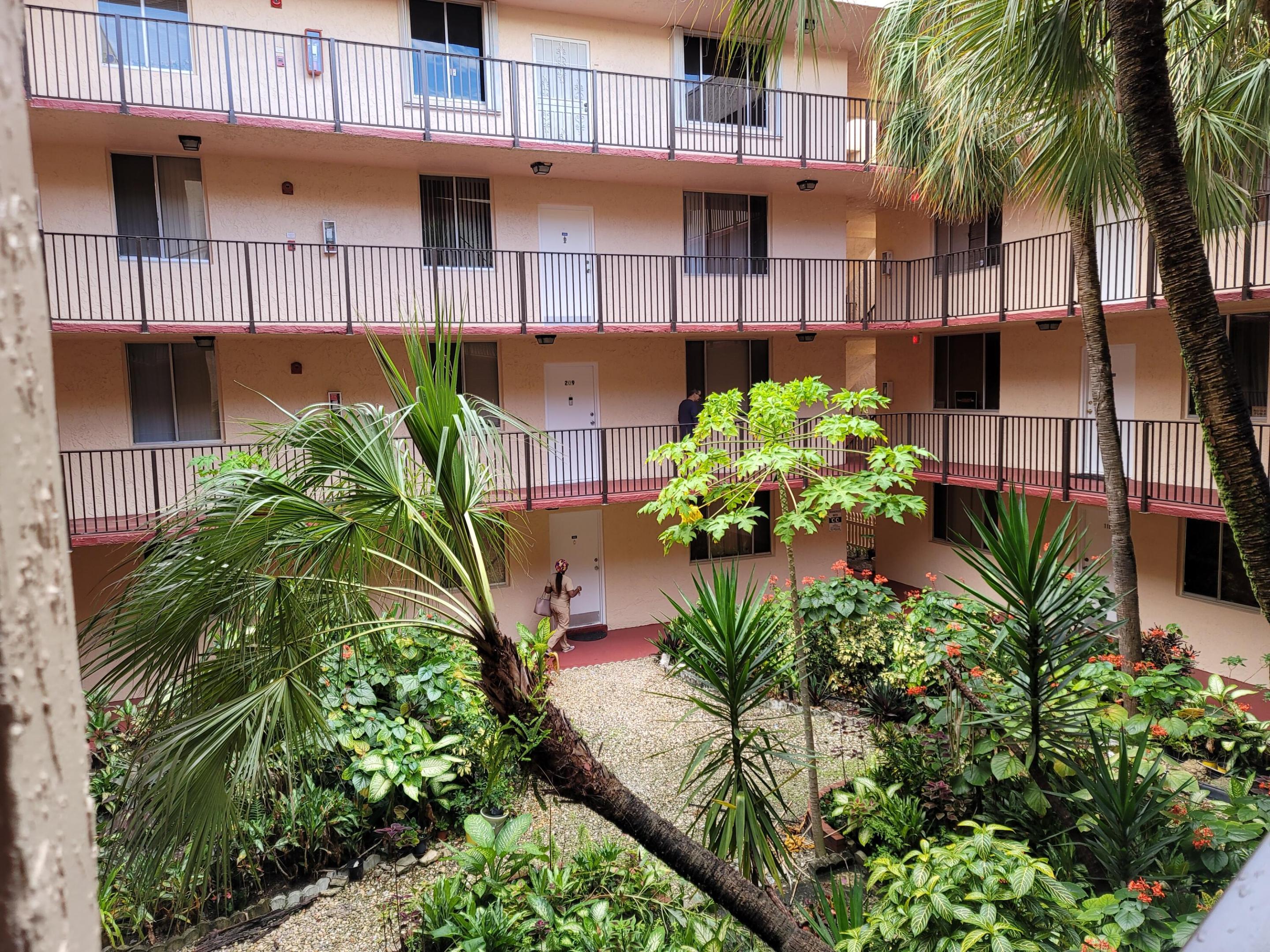 2830 Somerset #203n, Lauderdale Lakes FL 33311