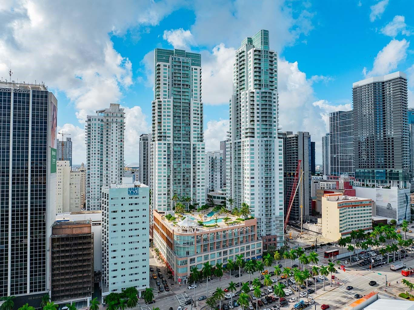 253 NE 2nd #3208, Miami FL 33132