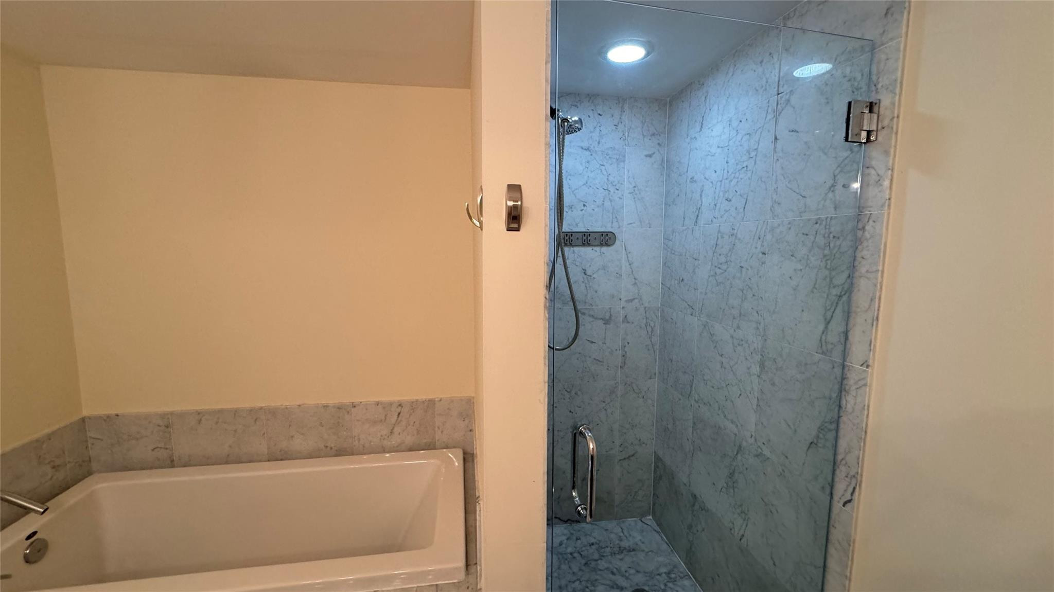 253 NE 2nd #3208, Miami FL 33132