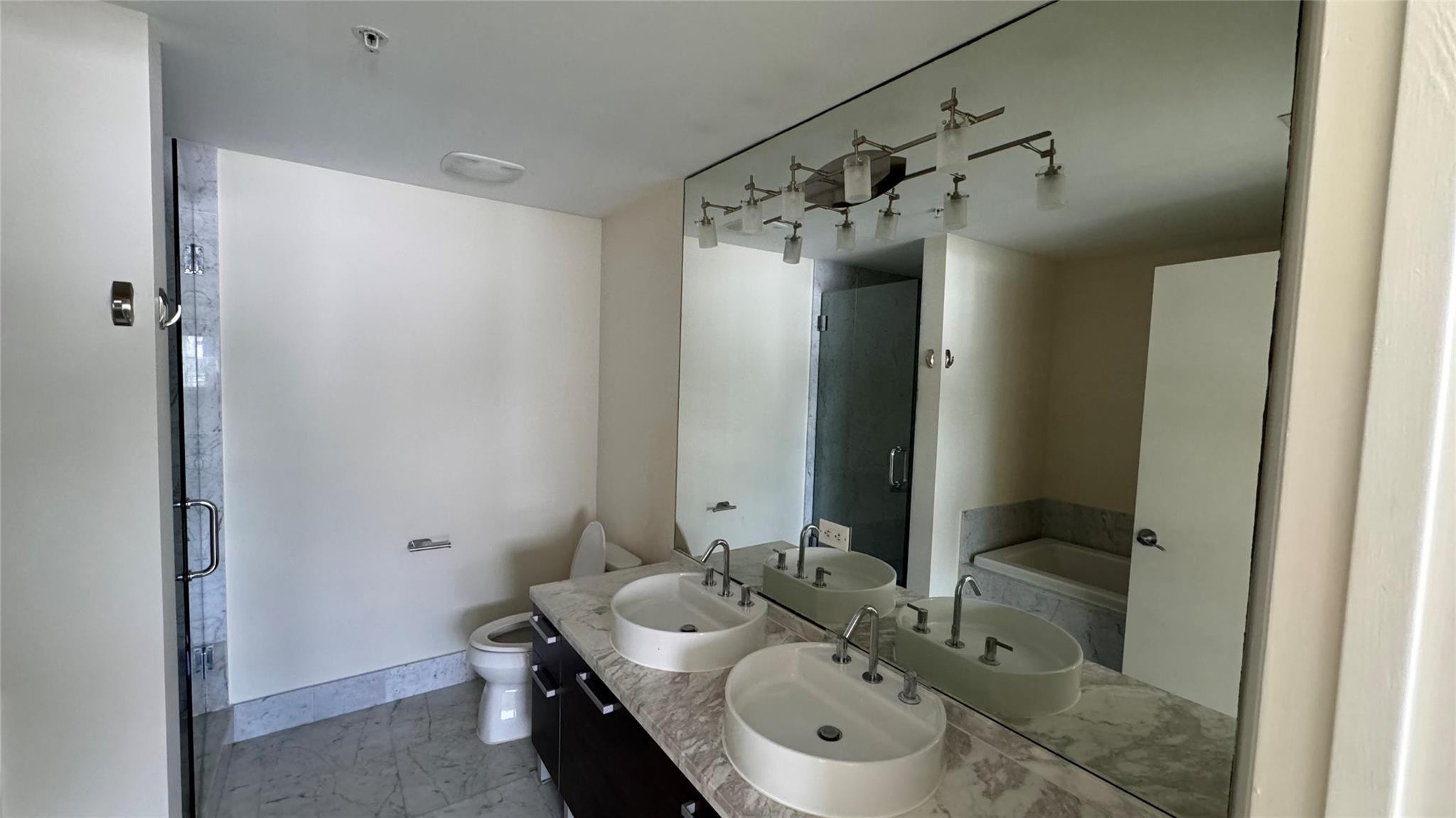 253 NE 2nd #3208, Miami FL 33132