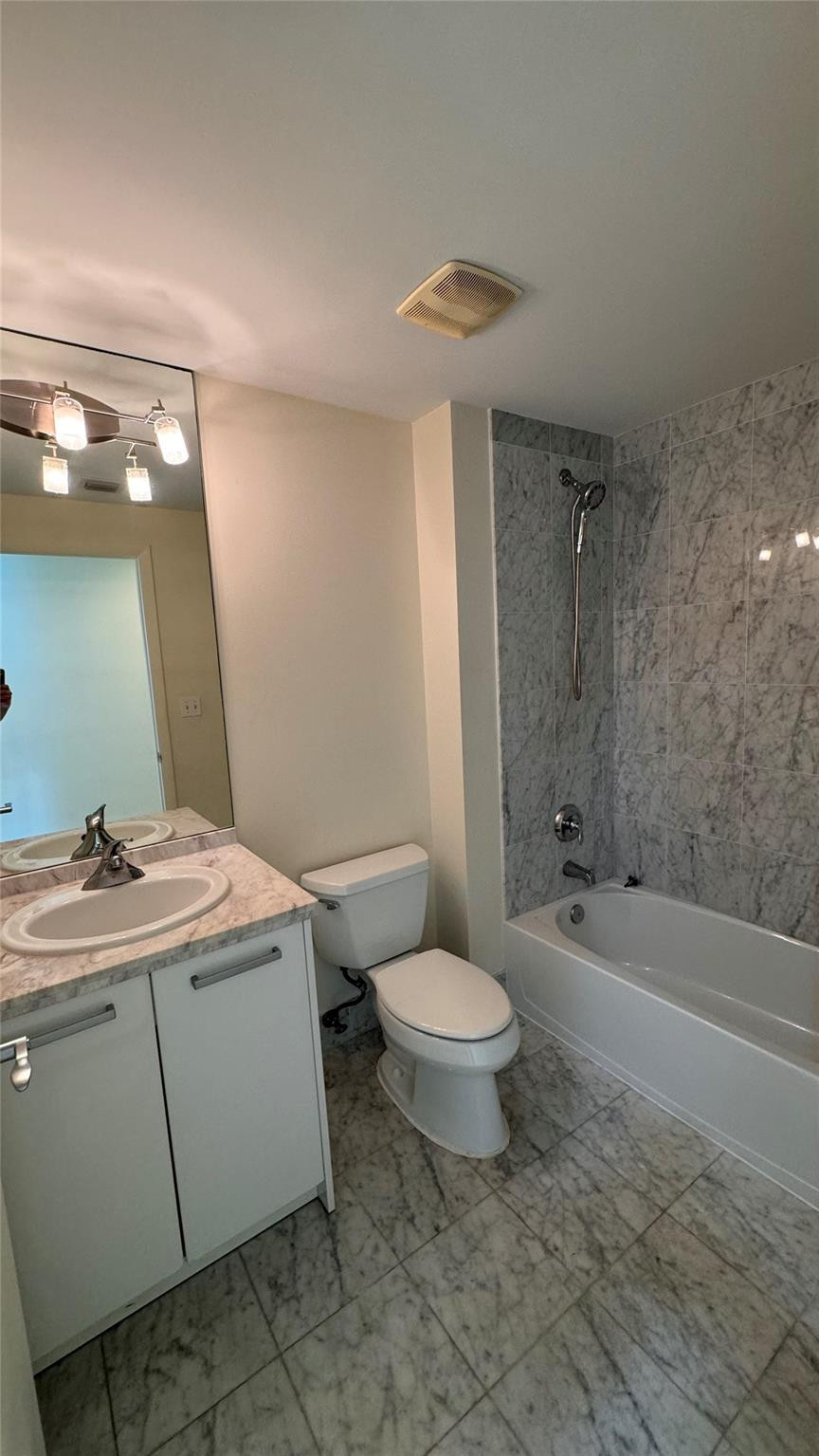 253 NE 2nd #3208, Miami FL 33132