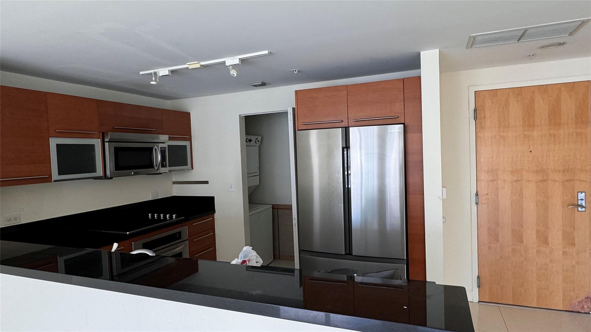 253 NE 2nd #3208, Miami FL 33132