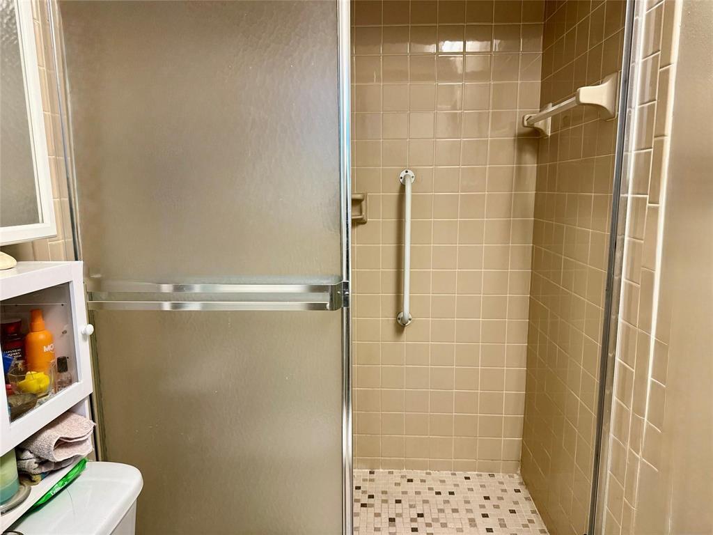 1800 SW 81st #1307, North Lauderdale FL 33068