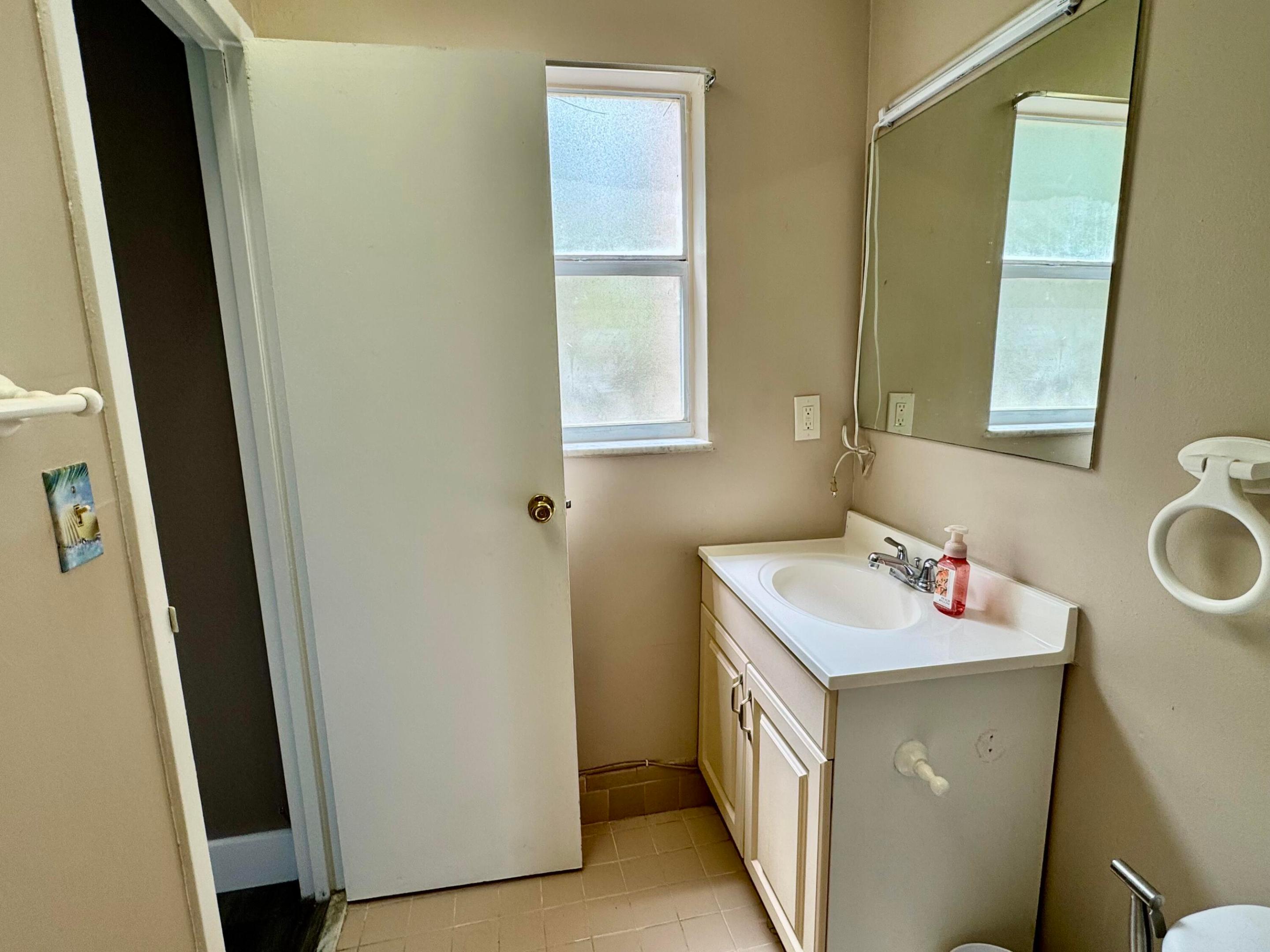 1800 SW 81st #1307, North Lauderdale FL 33068