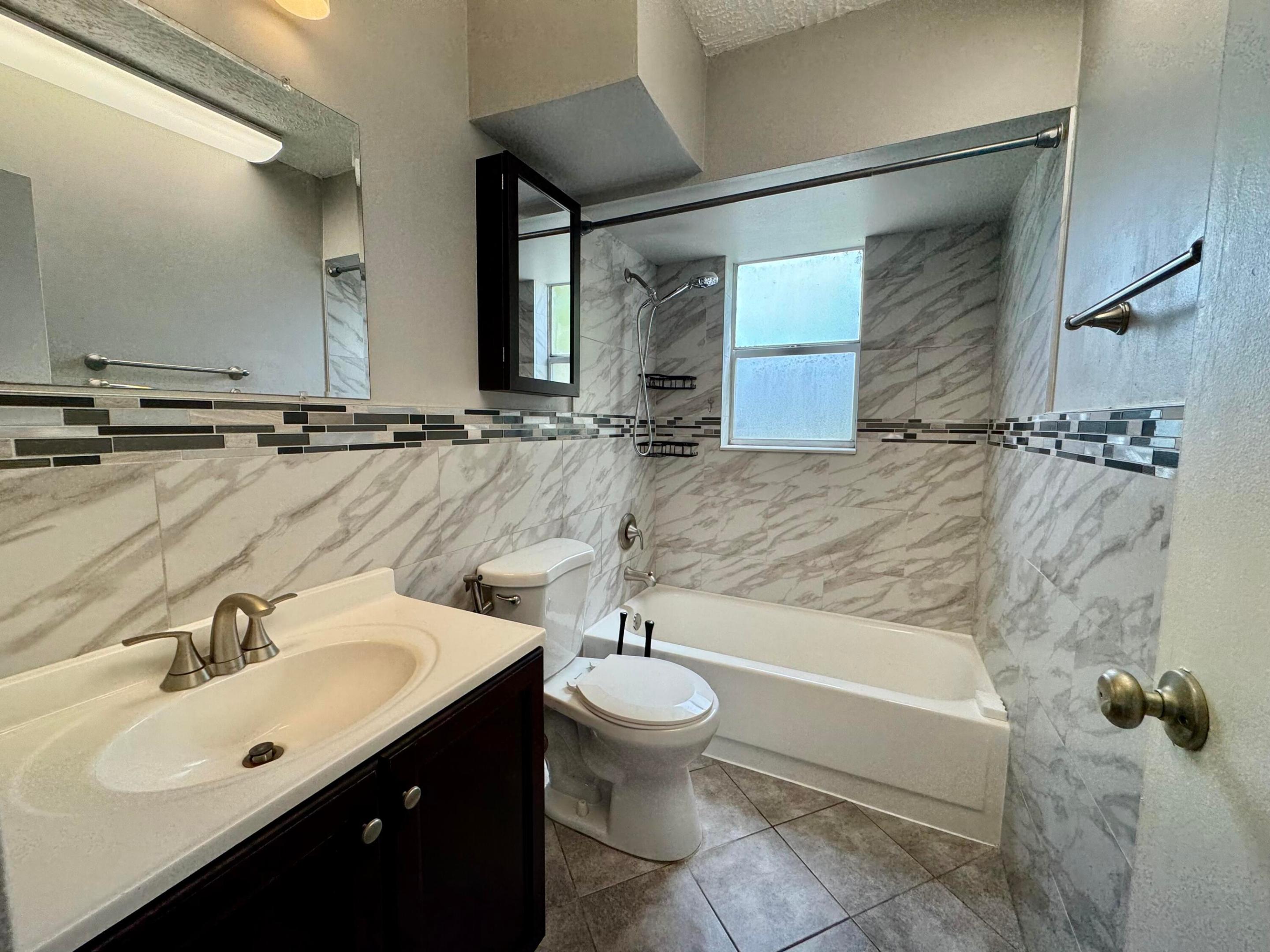 1800 SW 81st #1307, North Lauderdale FL 33068