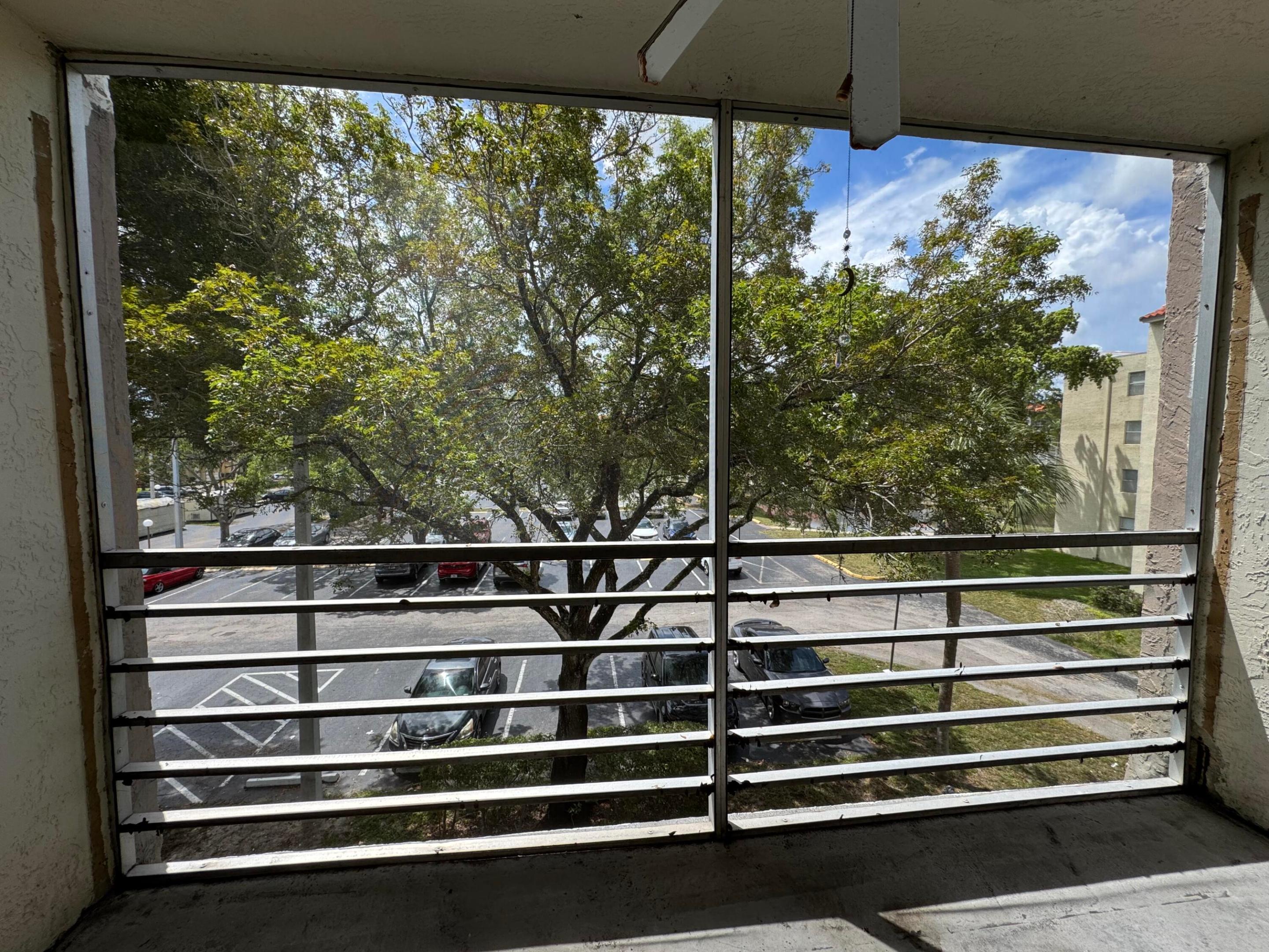 1800 SW 81st #1307, North Lauderdale FL 33068