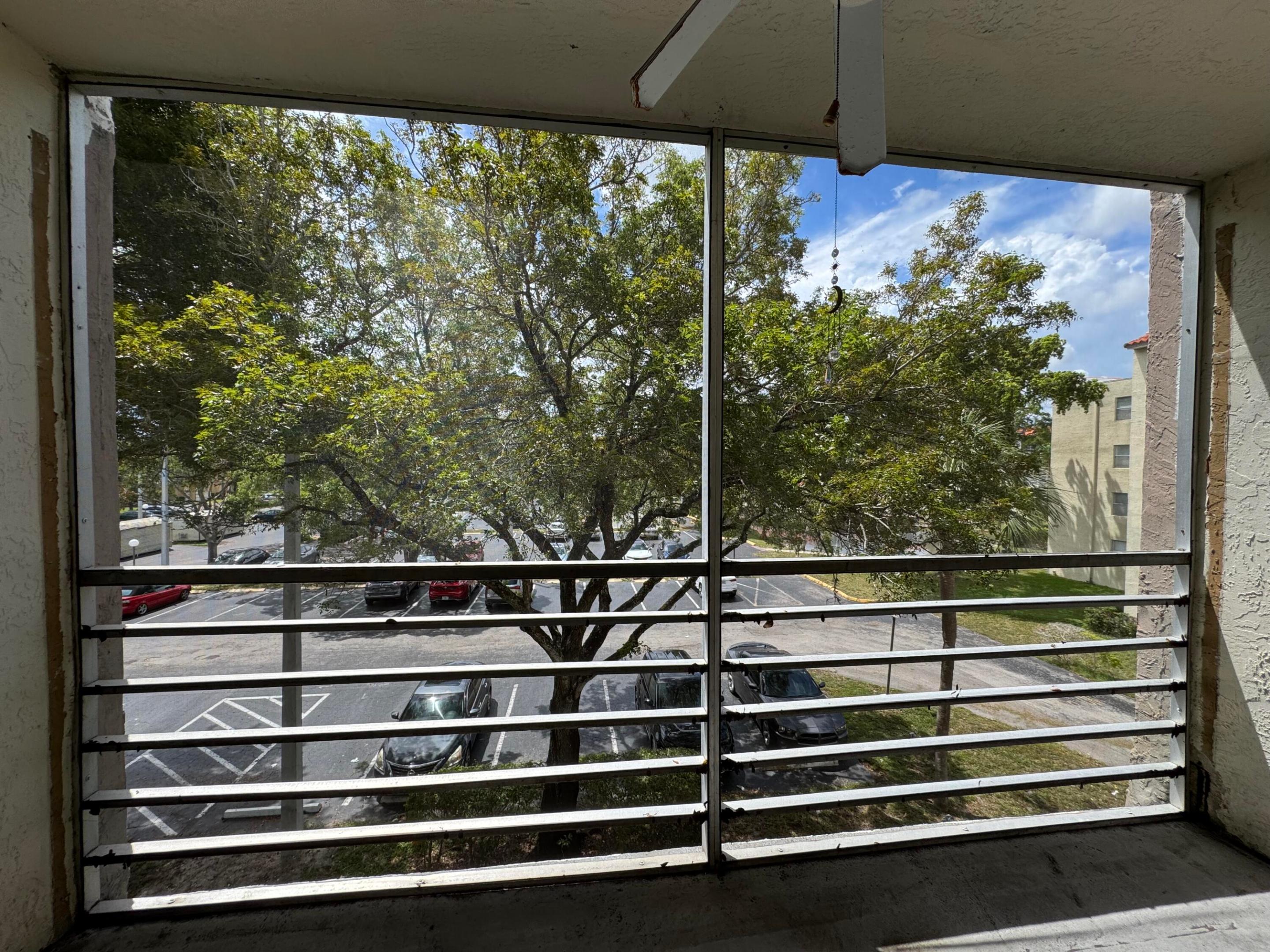 1800 SW 81st #1307, North Lauderdale FL 33068