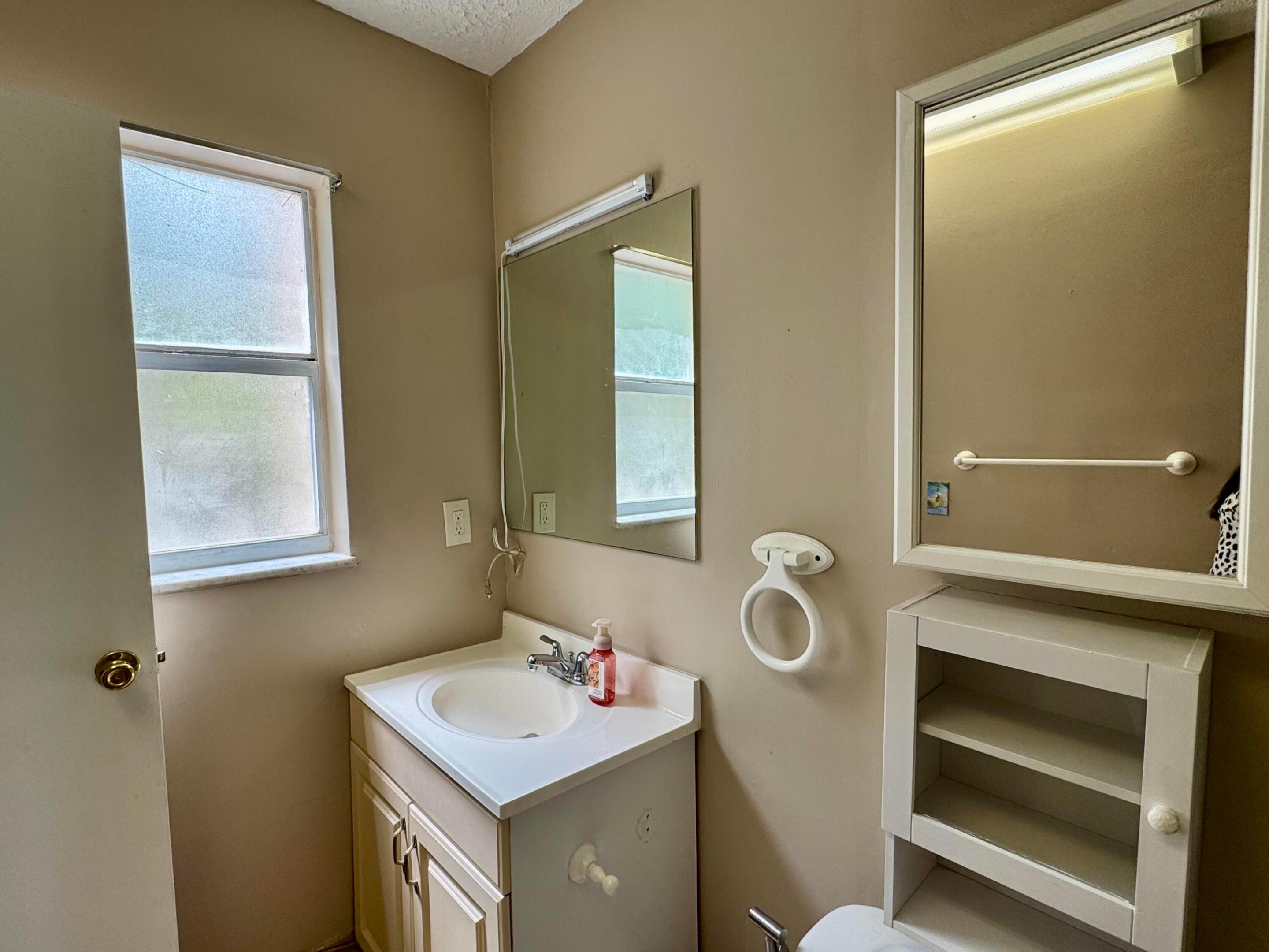 1800 SW 81st #1307, North Lauderdale FL 33068