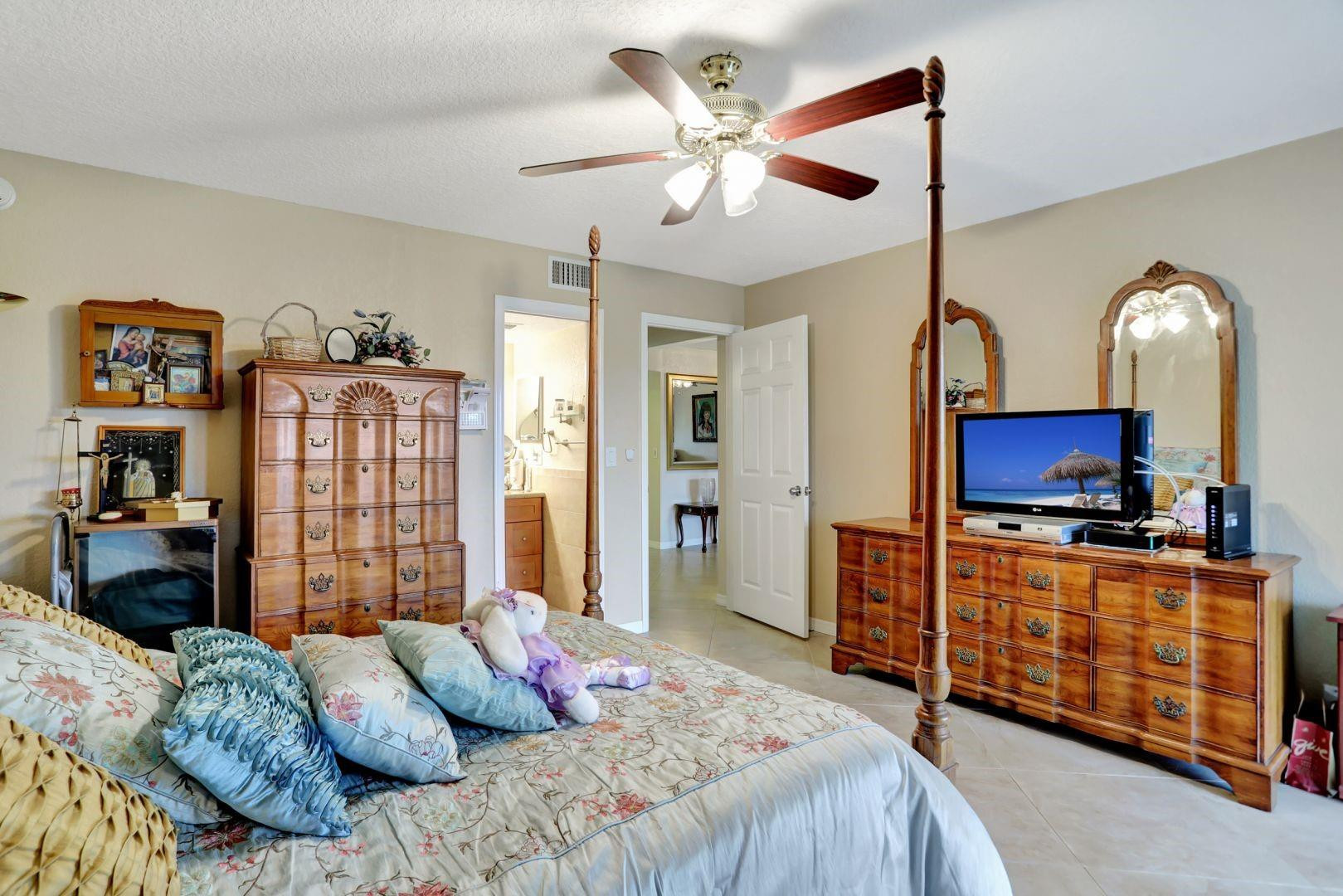 7561 NW 1st #302, Margate FL 33063