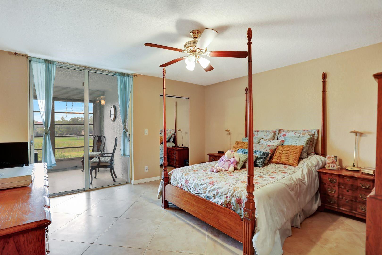 7561 NW 1st #302, Margate FL 33063