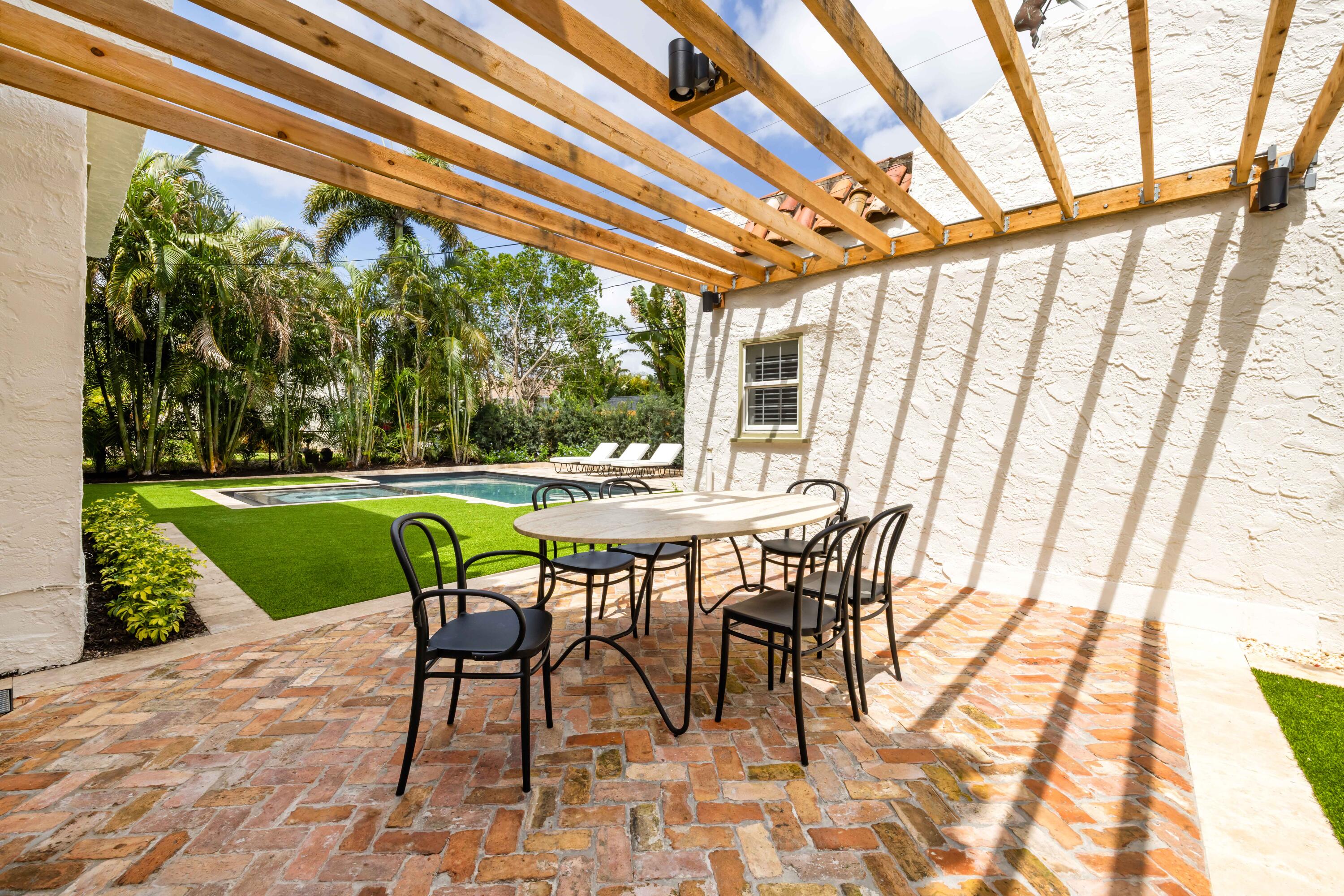 511 32nd, West Palm Beach FL 33407
