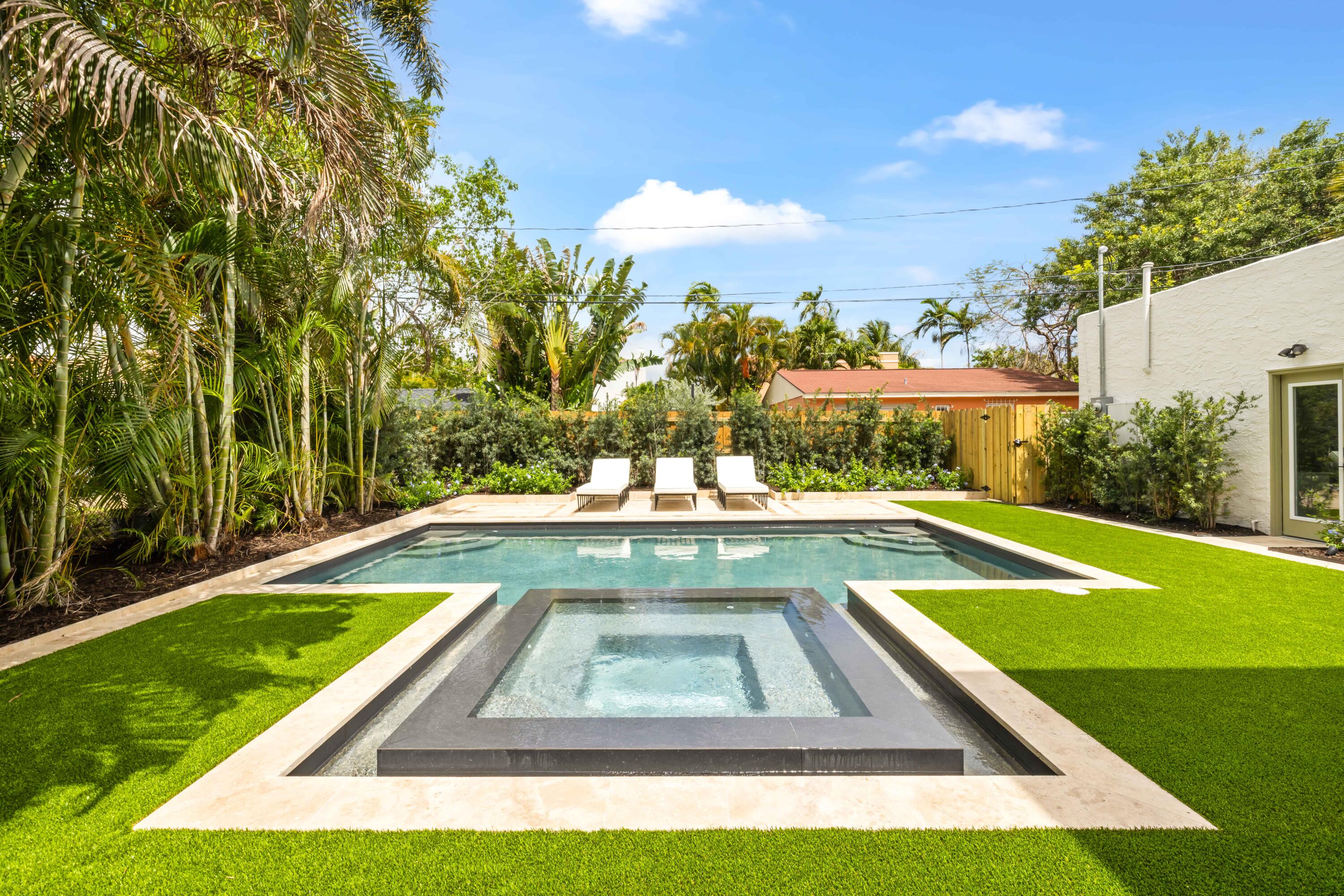 511 32nd, West Palm Beach FL 33407