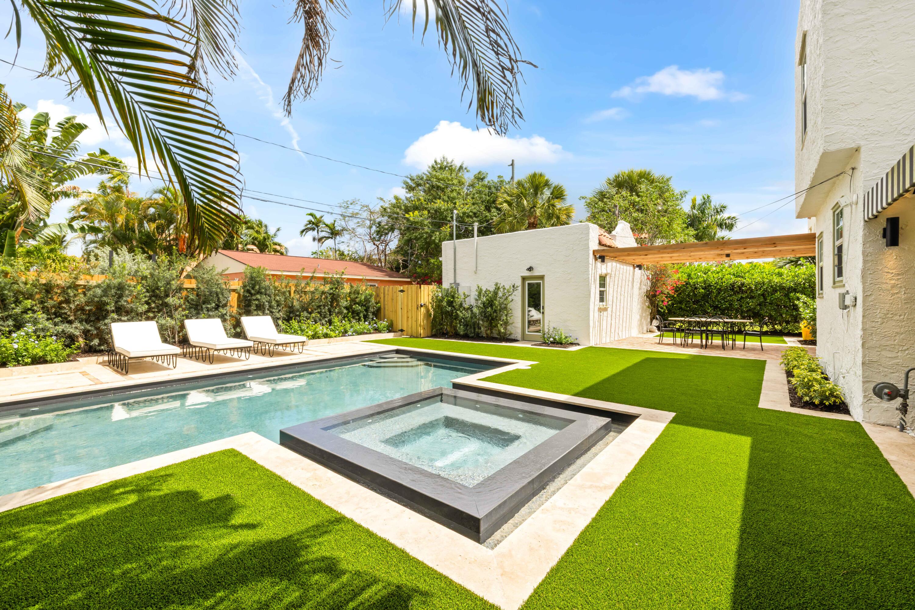 511 32nd, West Palm Beach FL 33407