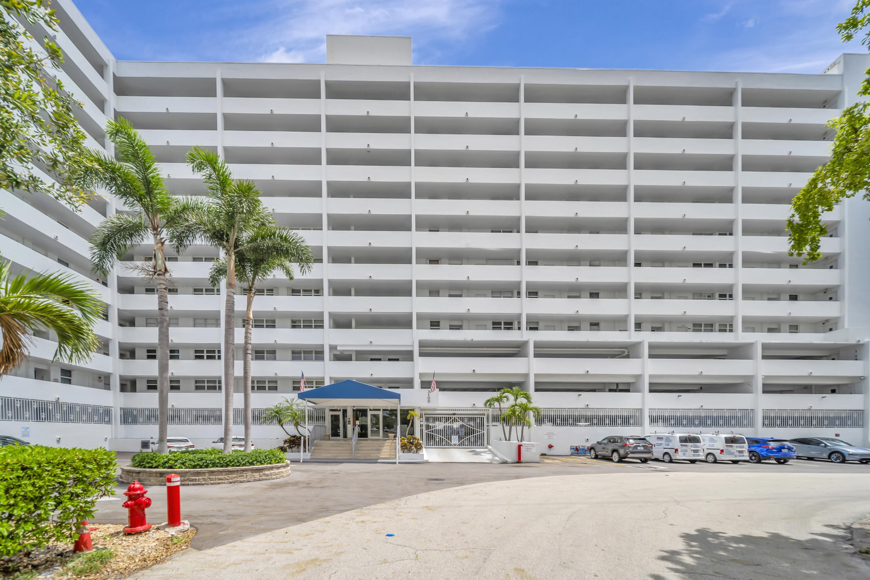 3100 NE 49 #403, Fort Lauderdale FL 33308