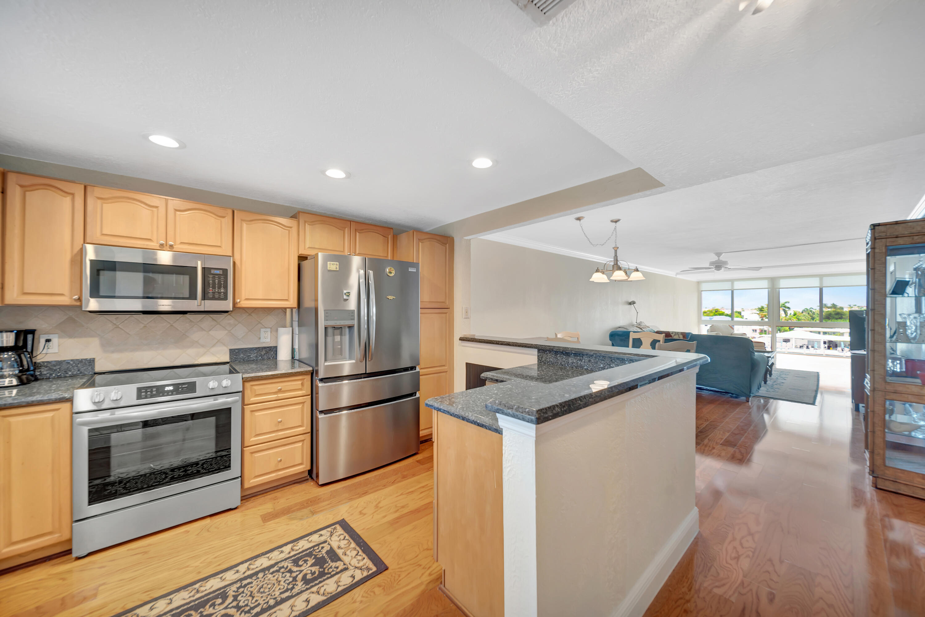 3100 NE 49 #403, Fort Lauderdale FL 33308