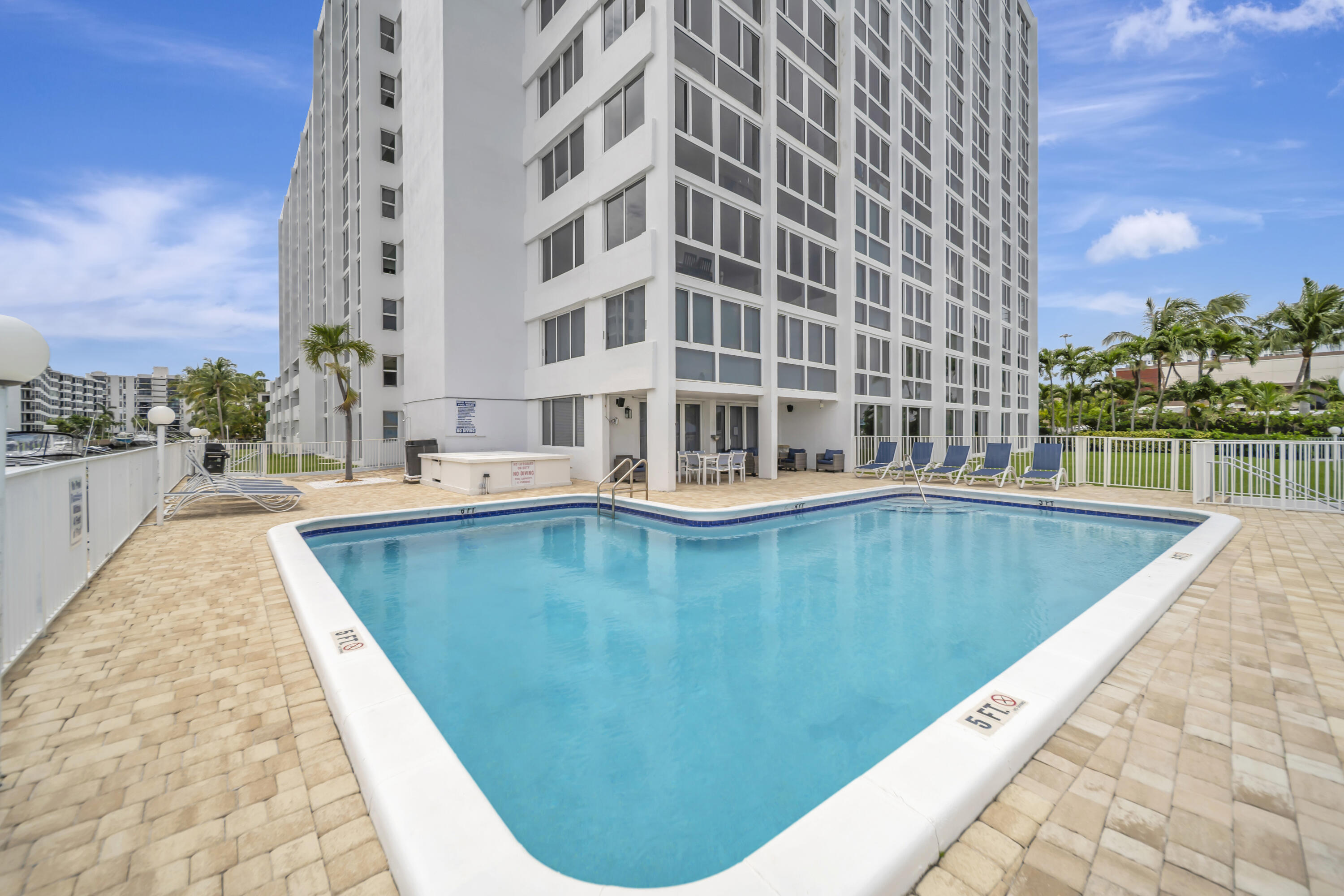 3100 NE 49 #403, Fort Lauderdale FL 33308