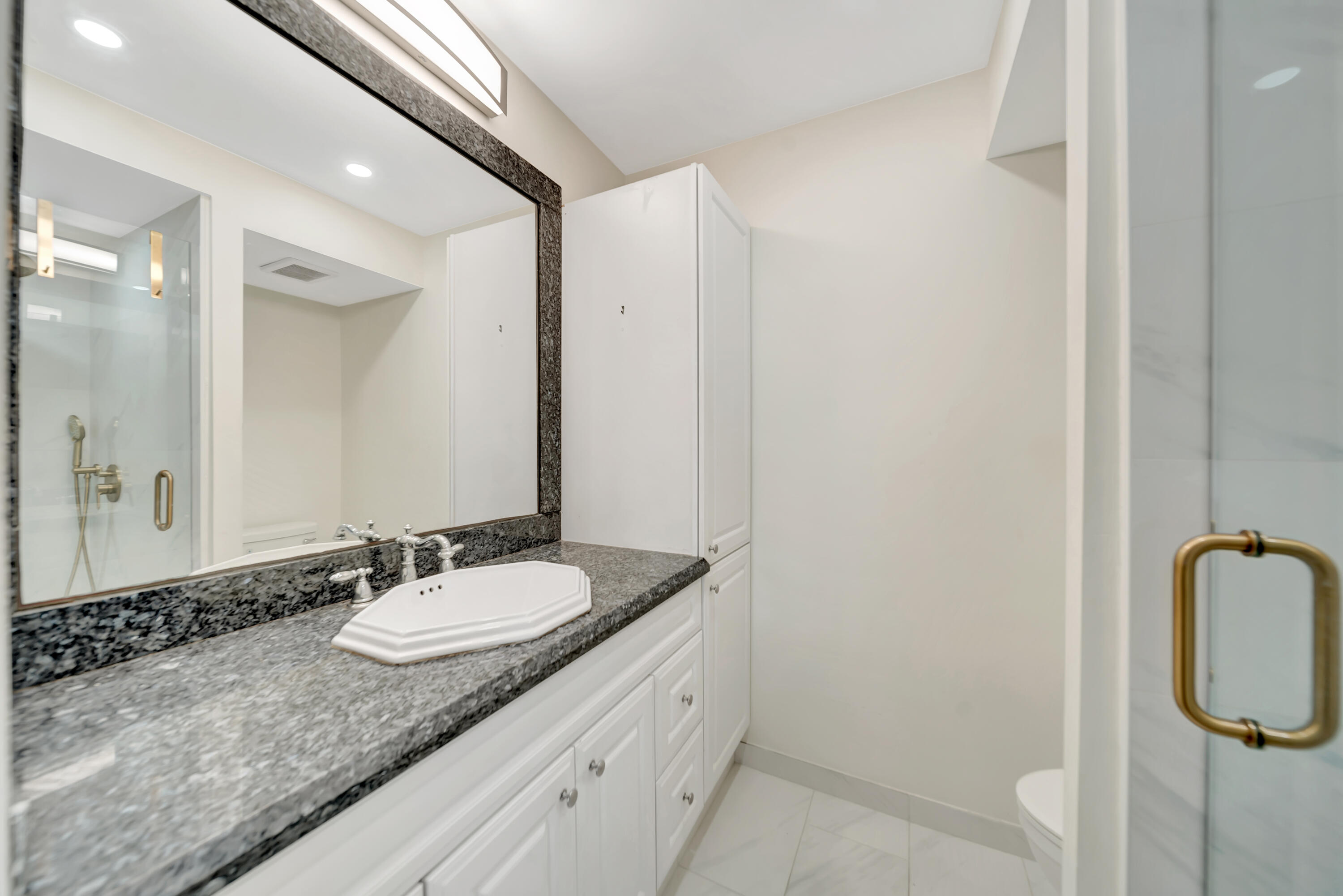 3100 NE 49 #403, Fort Lauderdale FL 33308