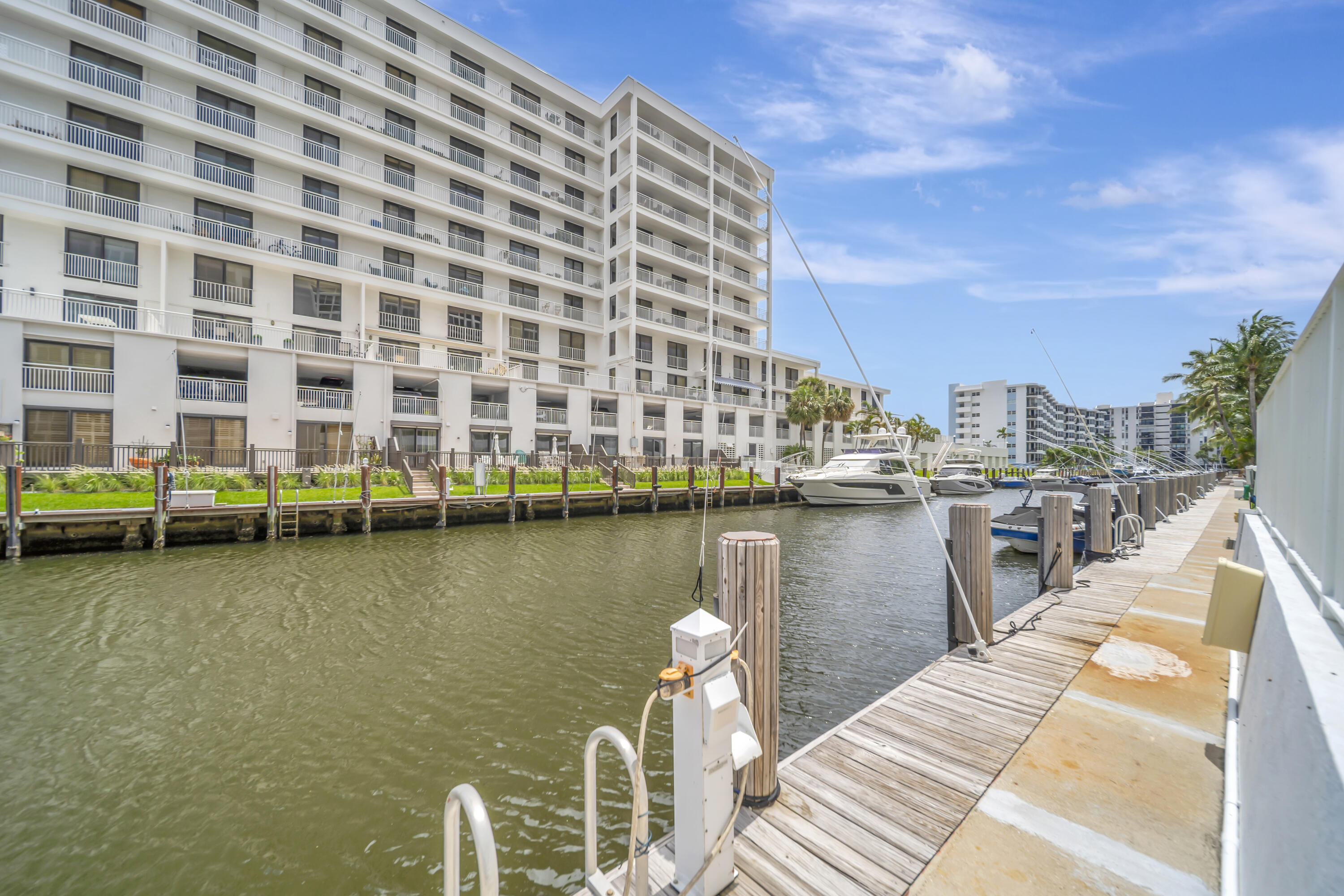 3100 NE 49 #403, Fort Lauderdale FL 33308