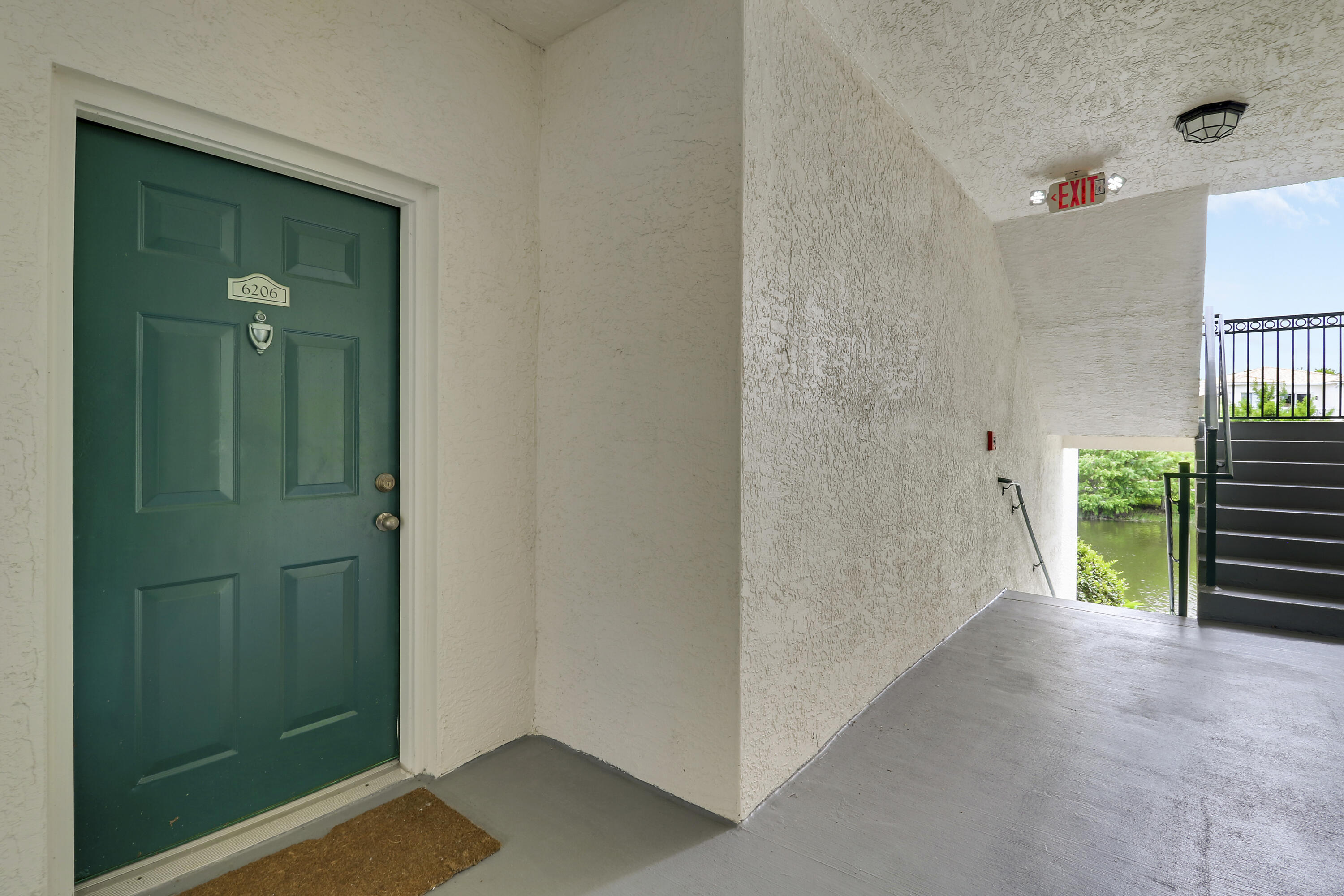 6206 Myrtlewood, Palm Beach Gardens FL 33418