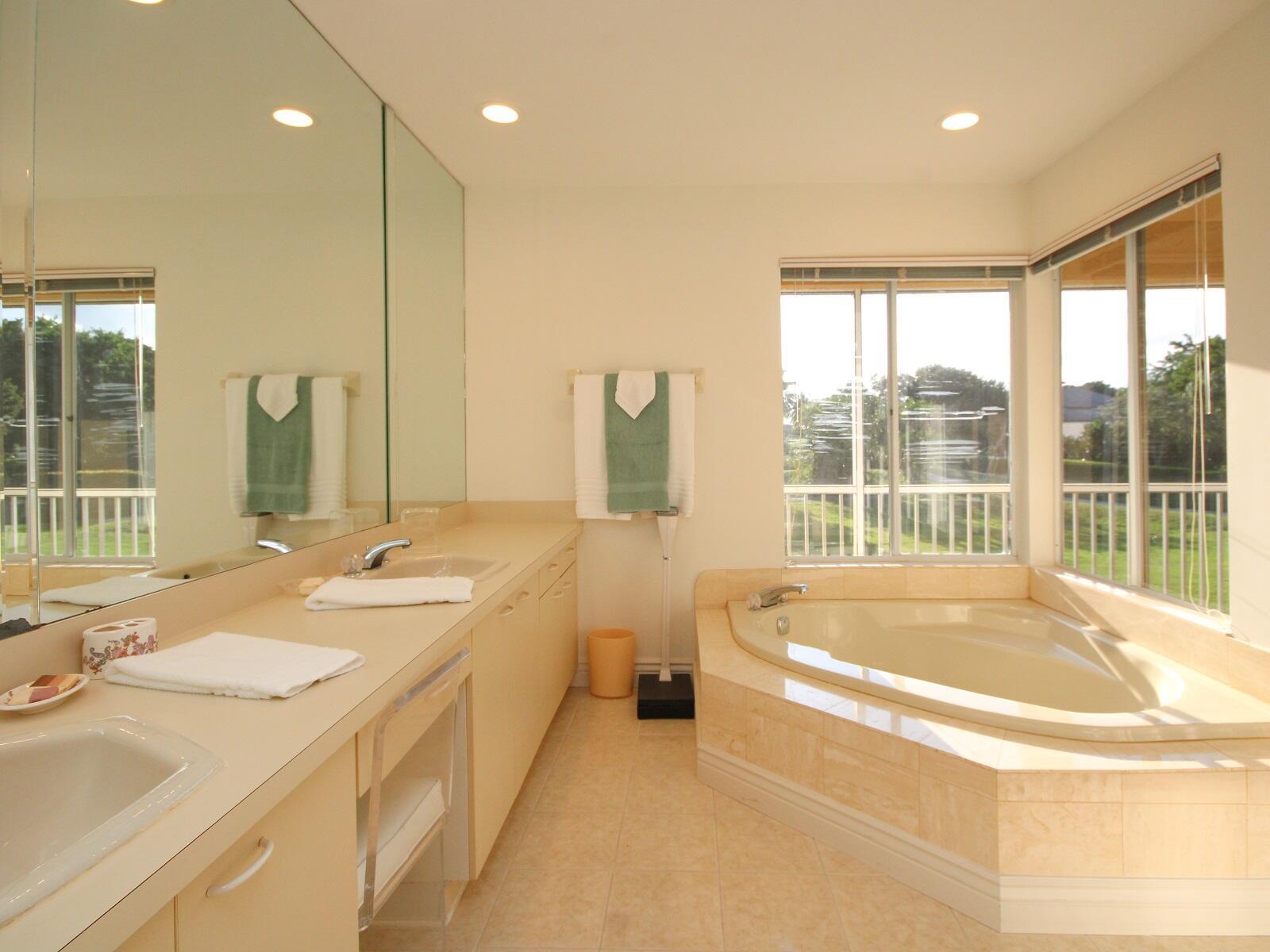 11877 Pebblewood #202, Wellington FL 33414