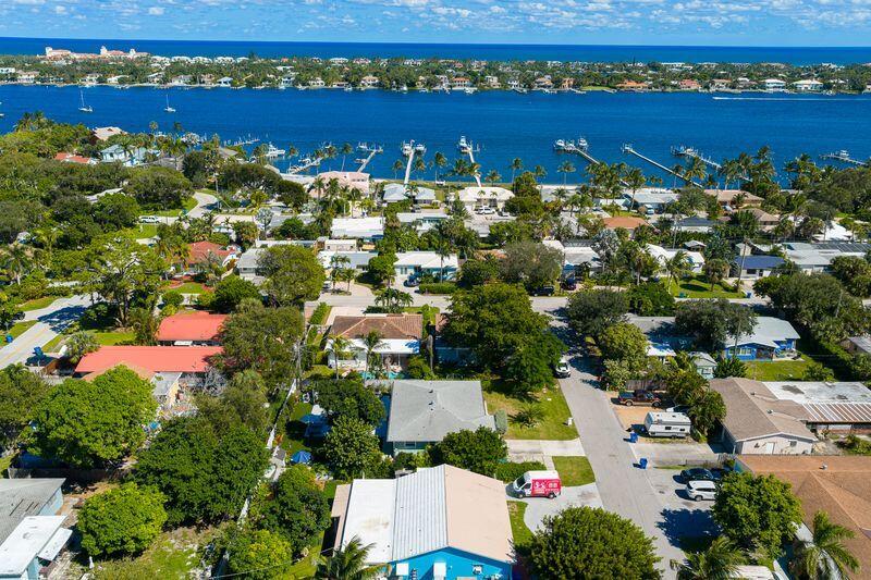 129 Milton, Lantana FL 33462