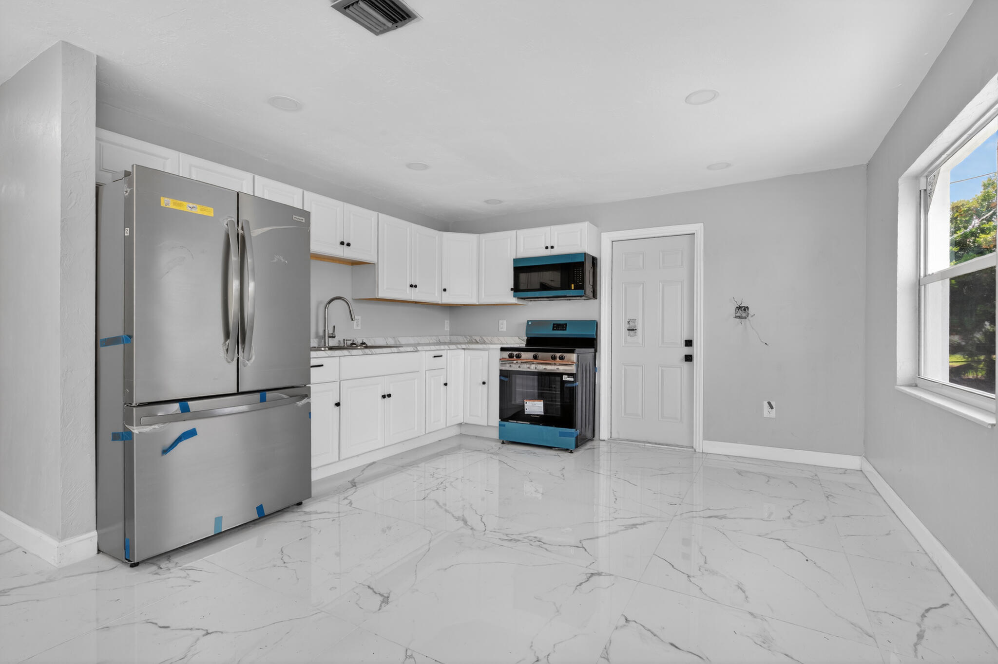 245 SW 11th, South Bay FL 33493
