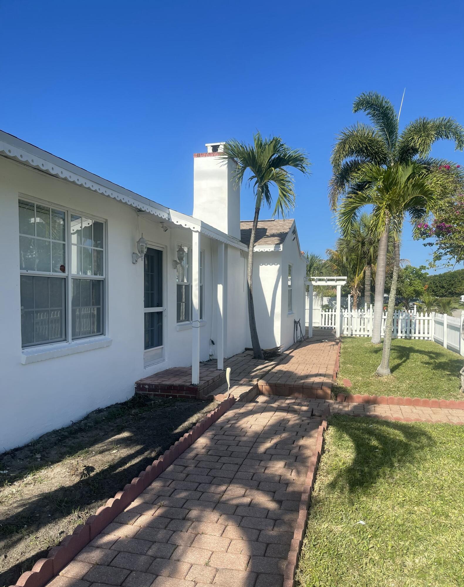 255 Foresteria, Lake Park FL 33403