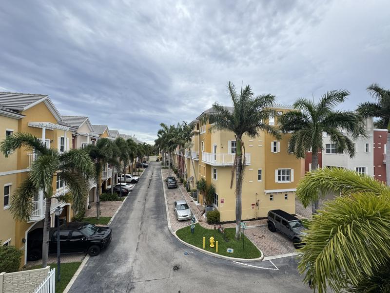 2351 Vintage #2351, Lighthouse Point FL 33064