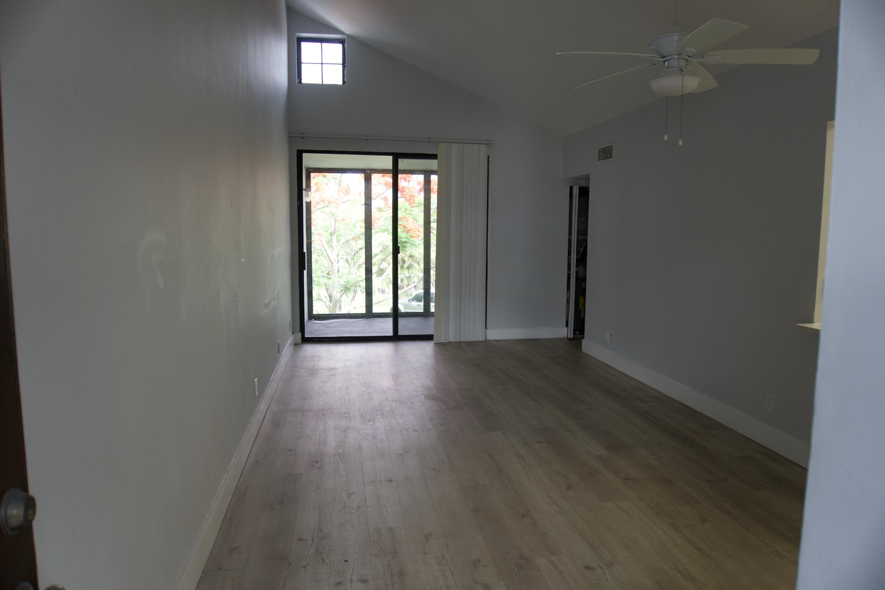 213 Lake Pointe #211, Oakland Park FL 33309