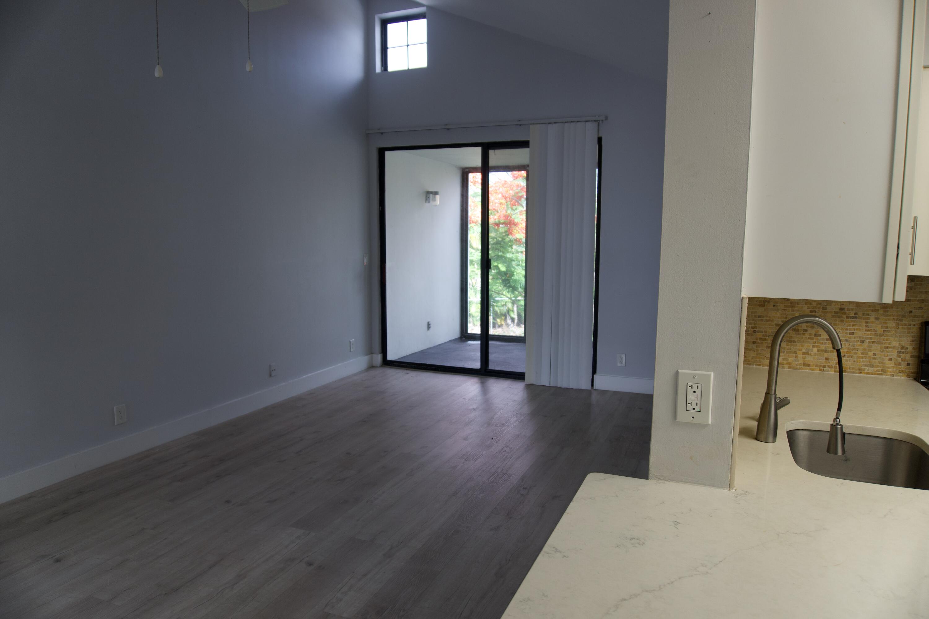 213 Lake Pointe #211, Oakland Park FL 33309