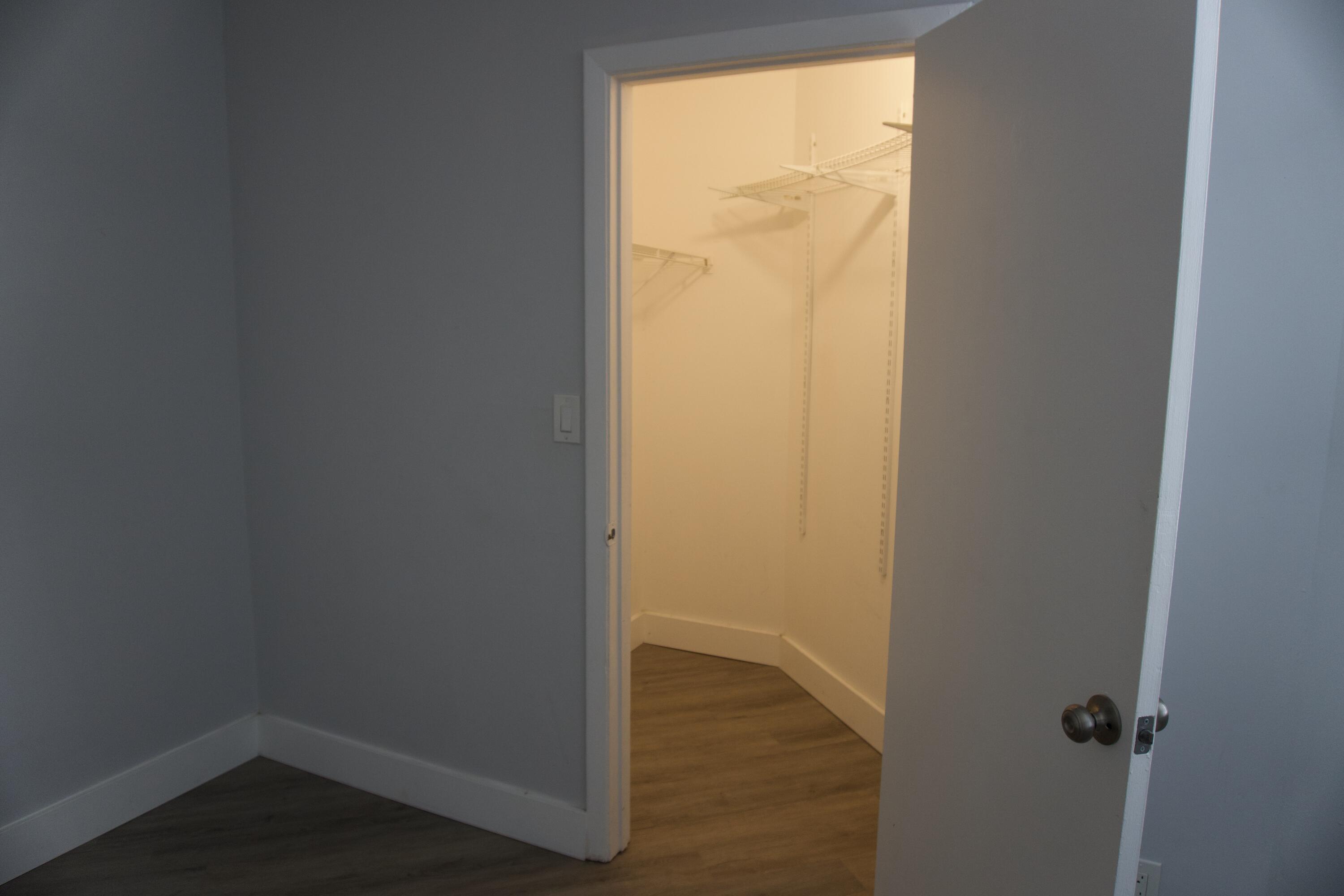 213 Lake Pointe #211, Oakland Park FL 33309