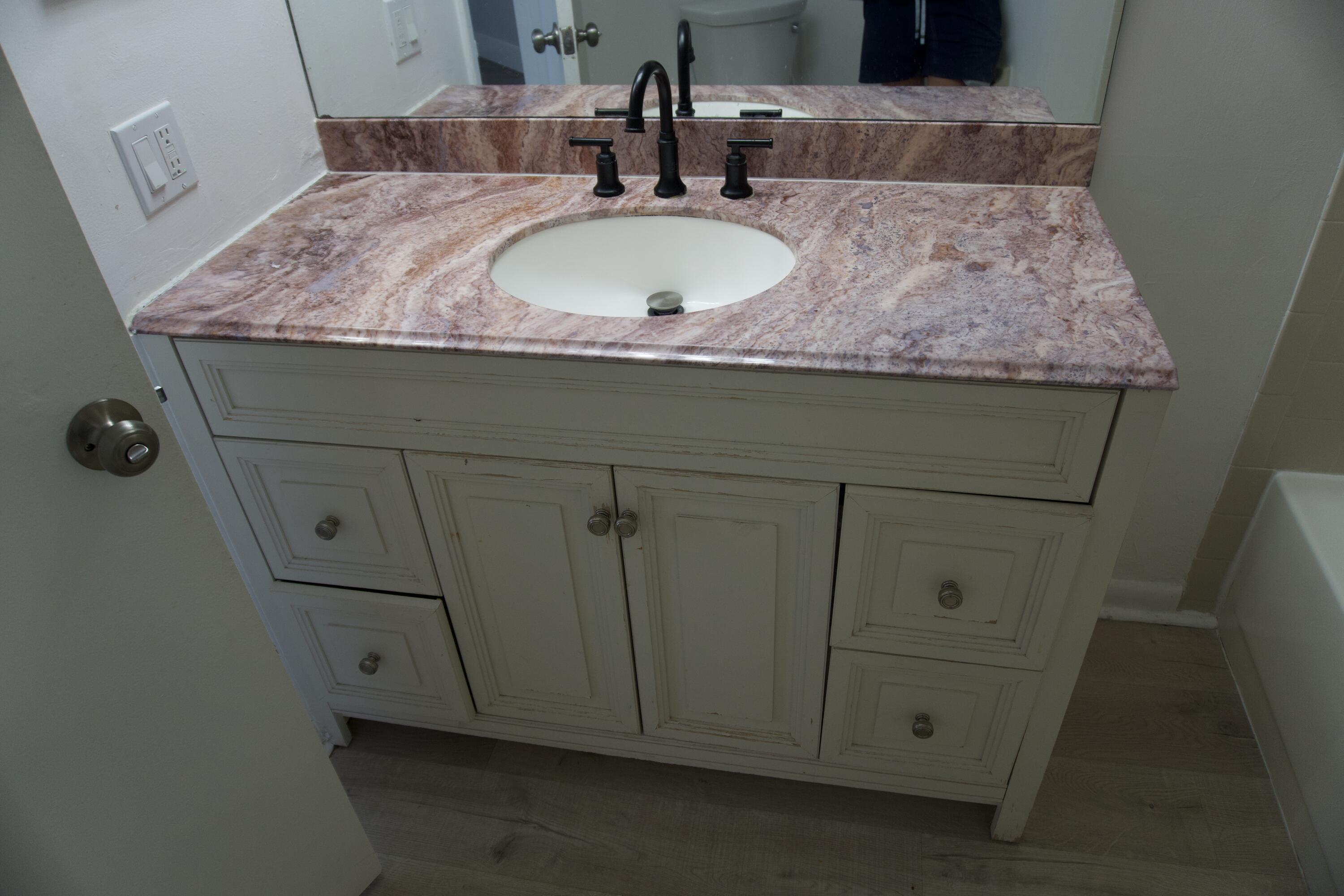 213 Lake Pointe #211, Oakland Park FL 33309