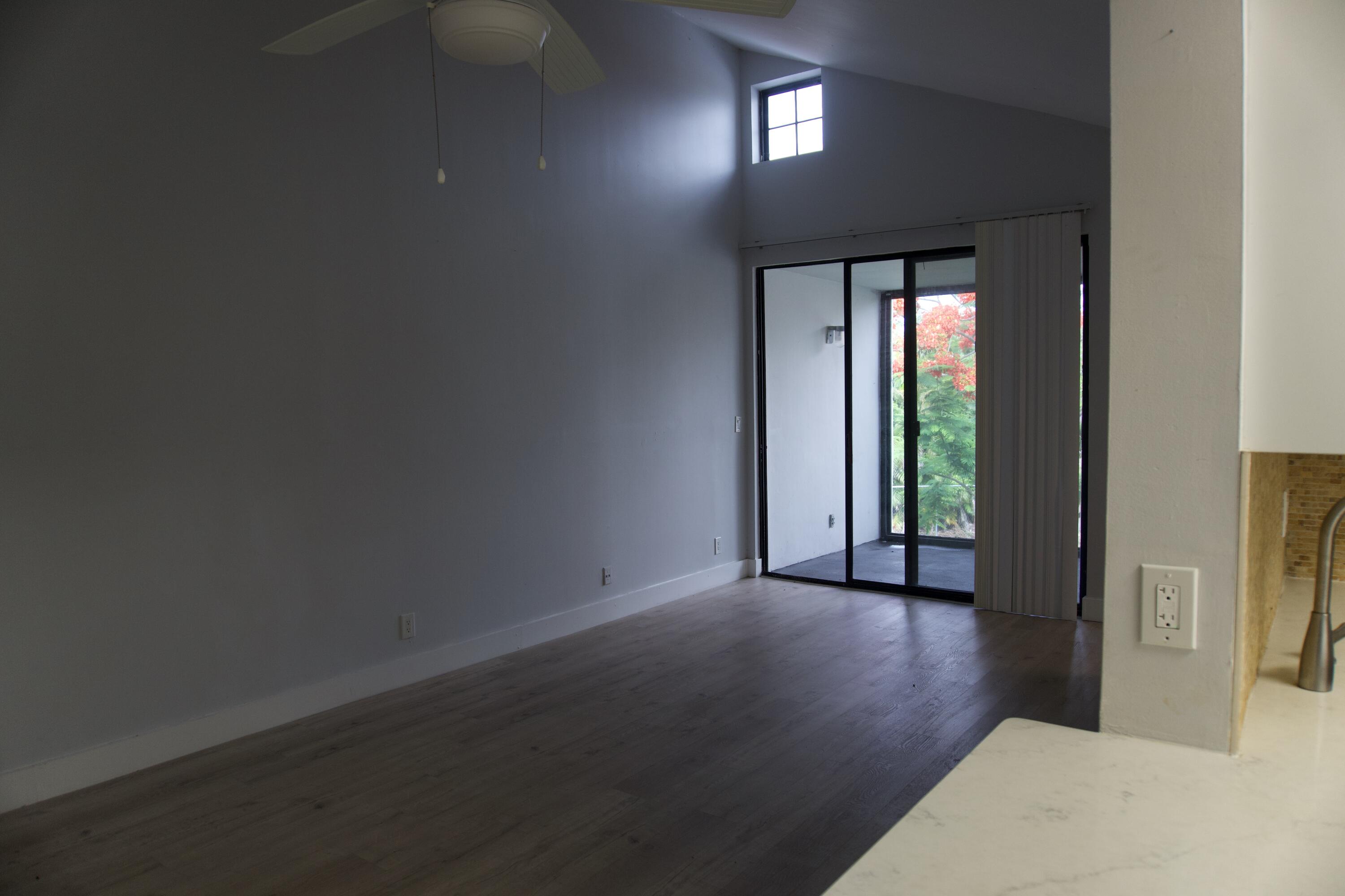 213 Lake Pointe #211, Oakland Park FL 33309