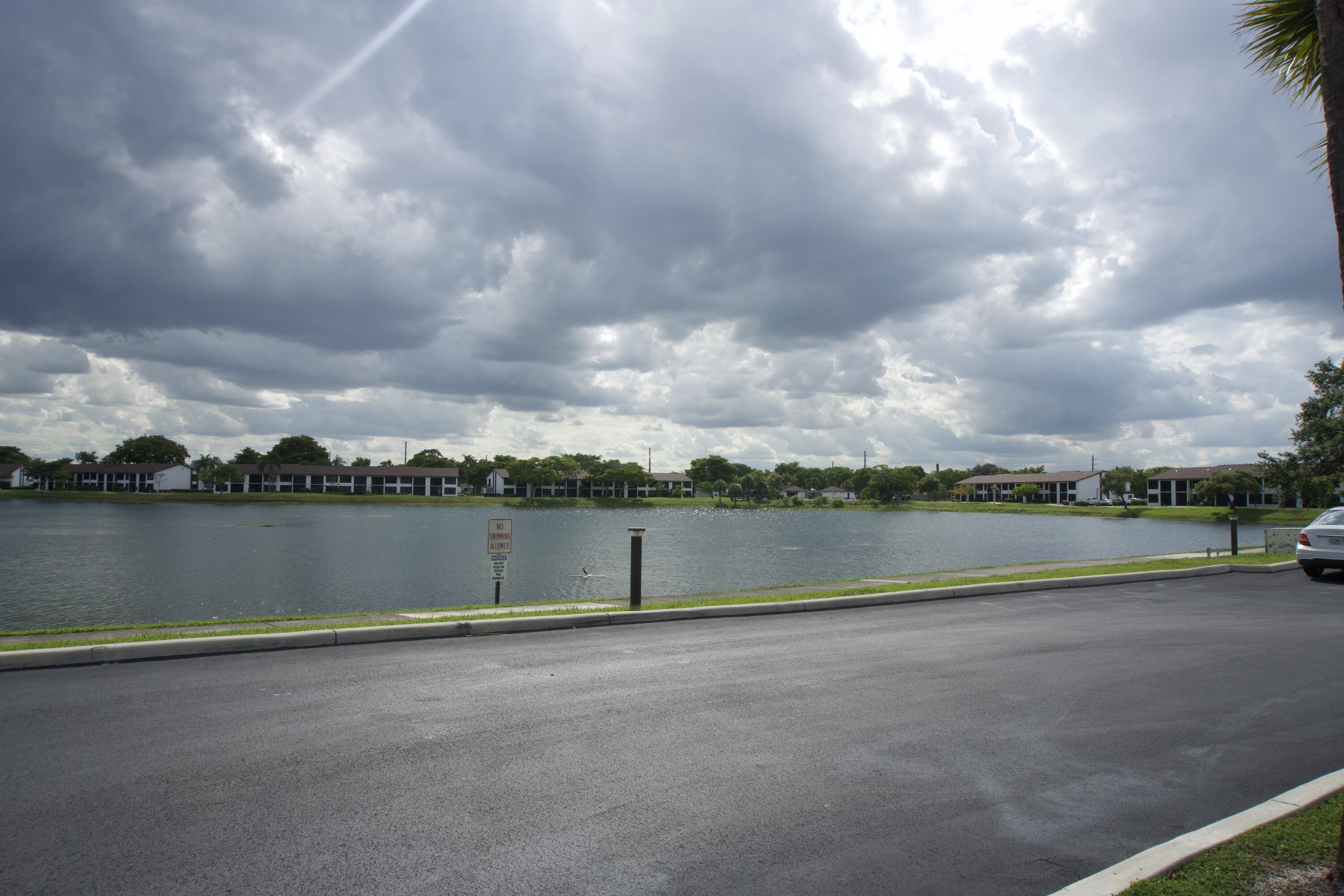 213 Lake Pointe #211, Oakland Park FL 33309