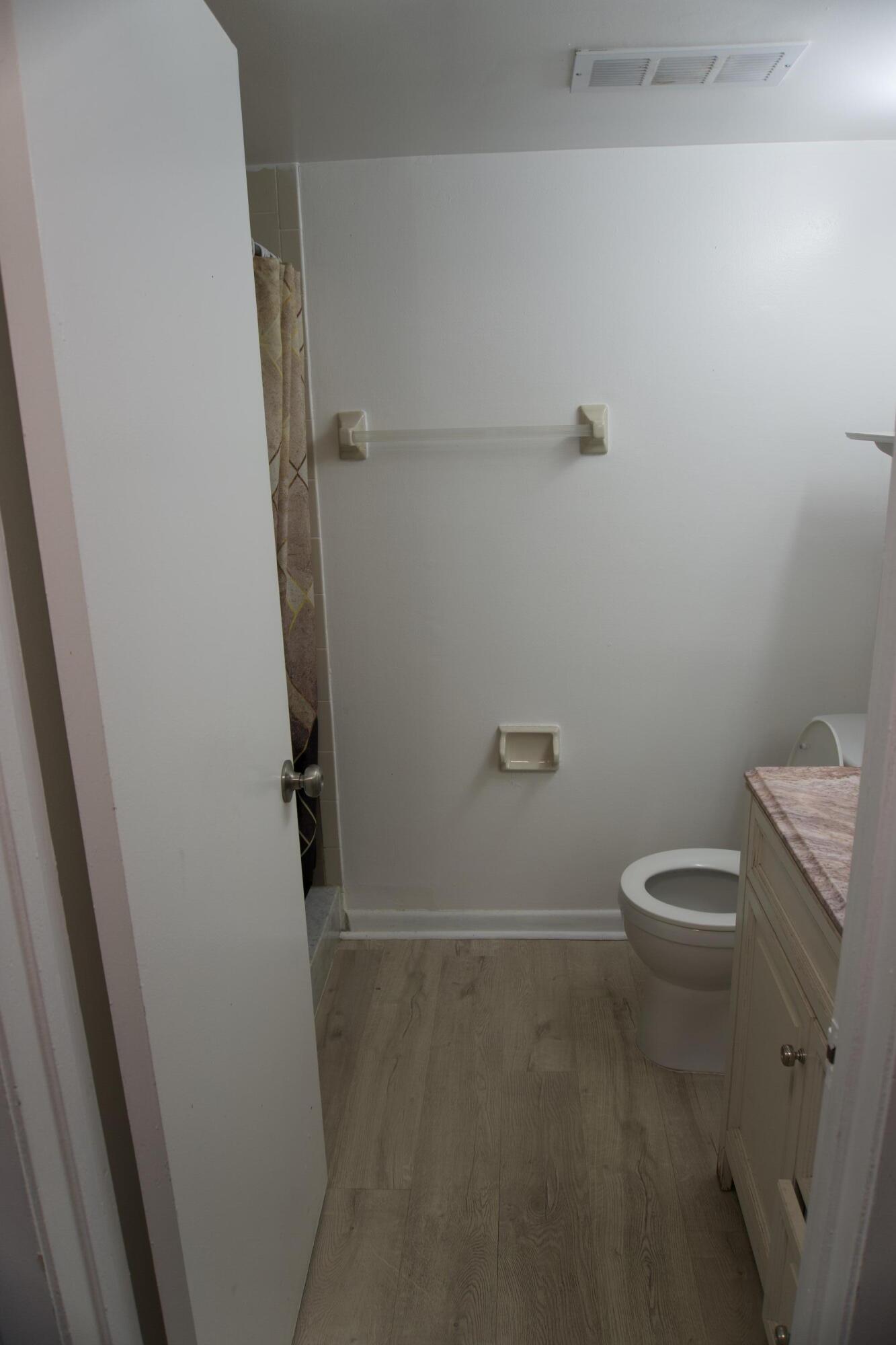 213 Lake Pointe #211, Oakland Park FL 33309
