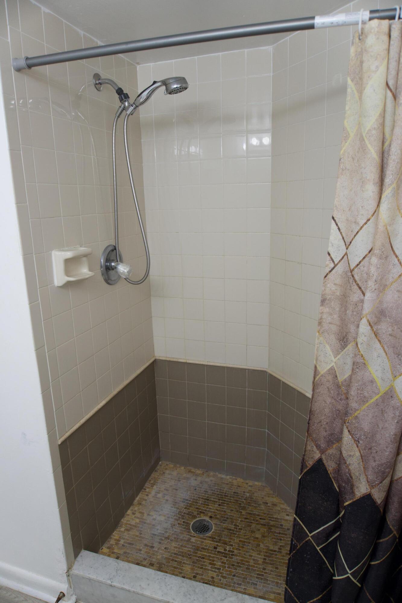213 Lake Pointe #211, Oakland Park FL 33309