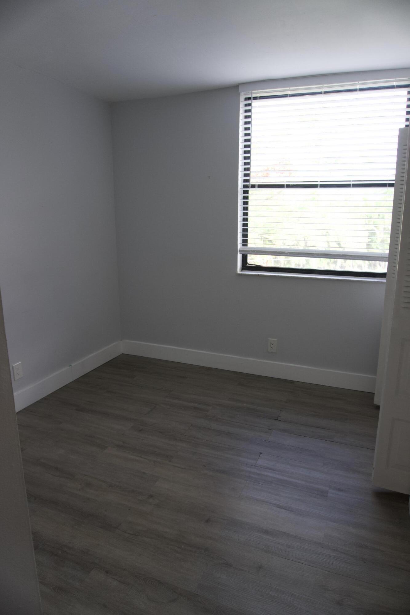 213 Lake Pointe #211, Oakland Park FL 33309